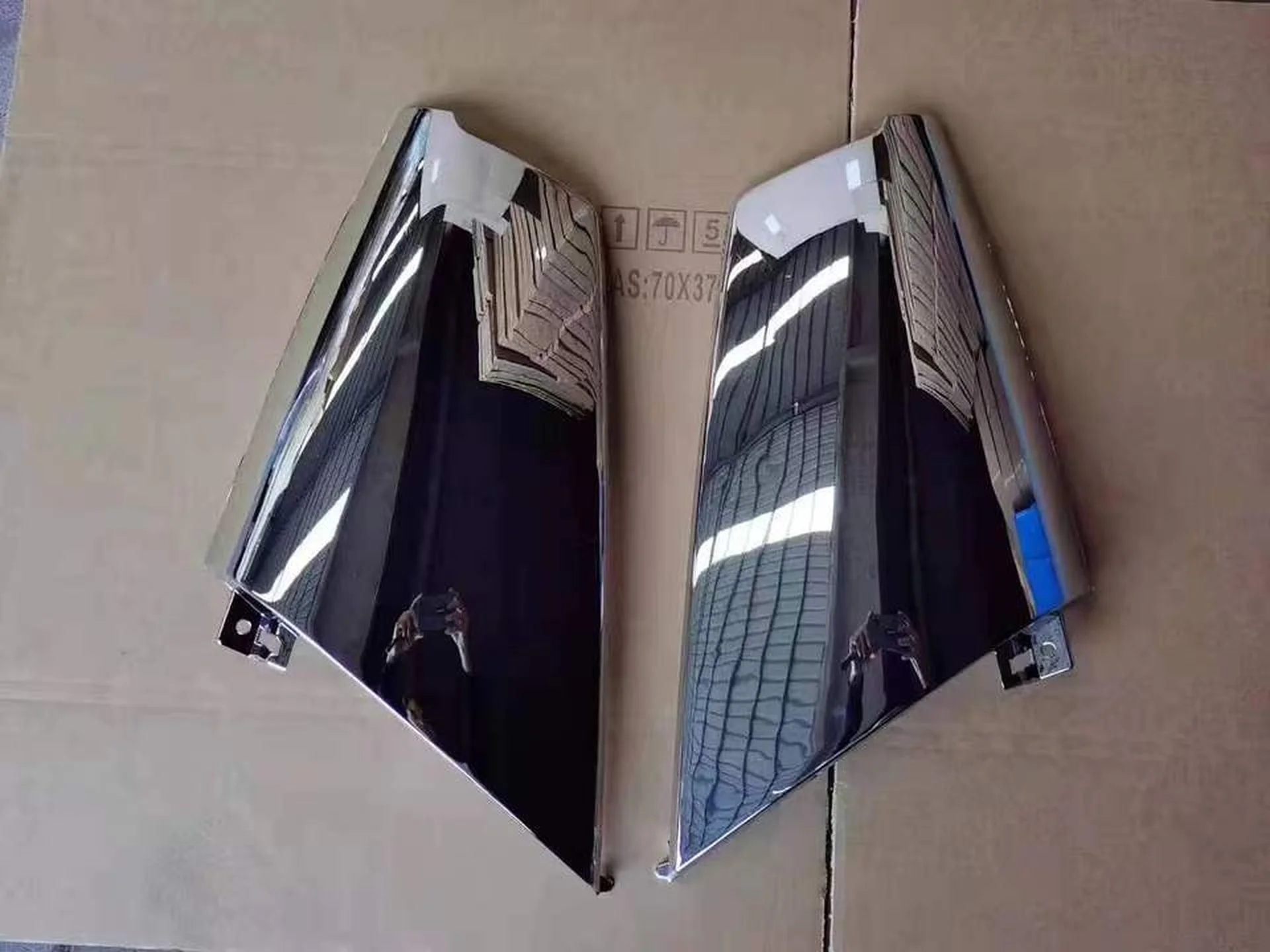 35.5CM Chrome Plastic Corner Panel for Isuzu NQR 600P