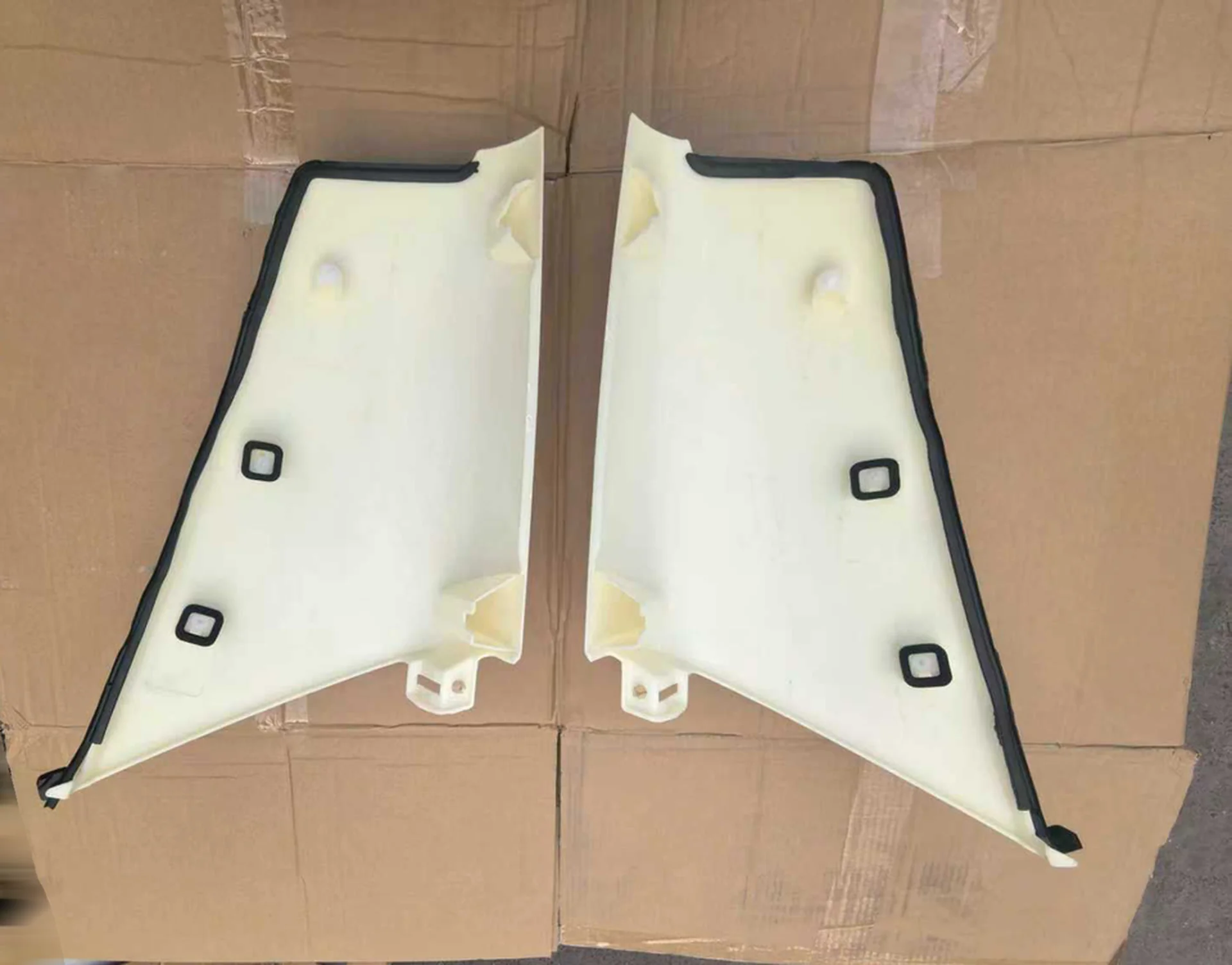 35.5CM White Plastic Corner Panel for Isuzu NQR 600P