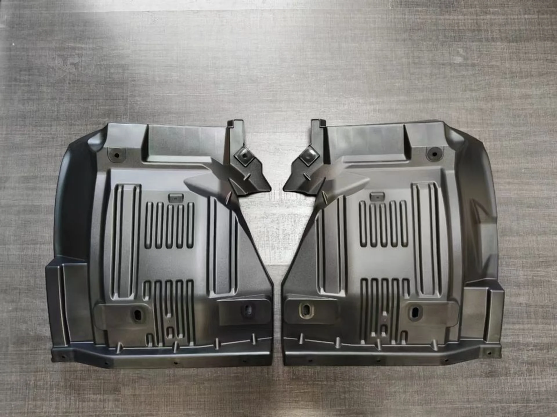 Black Plastic Fender / Mud Flap for Isuzu NPR 100P