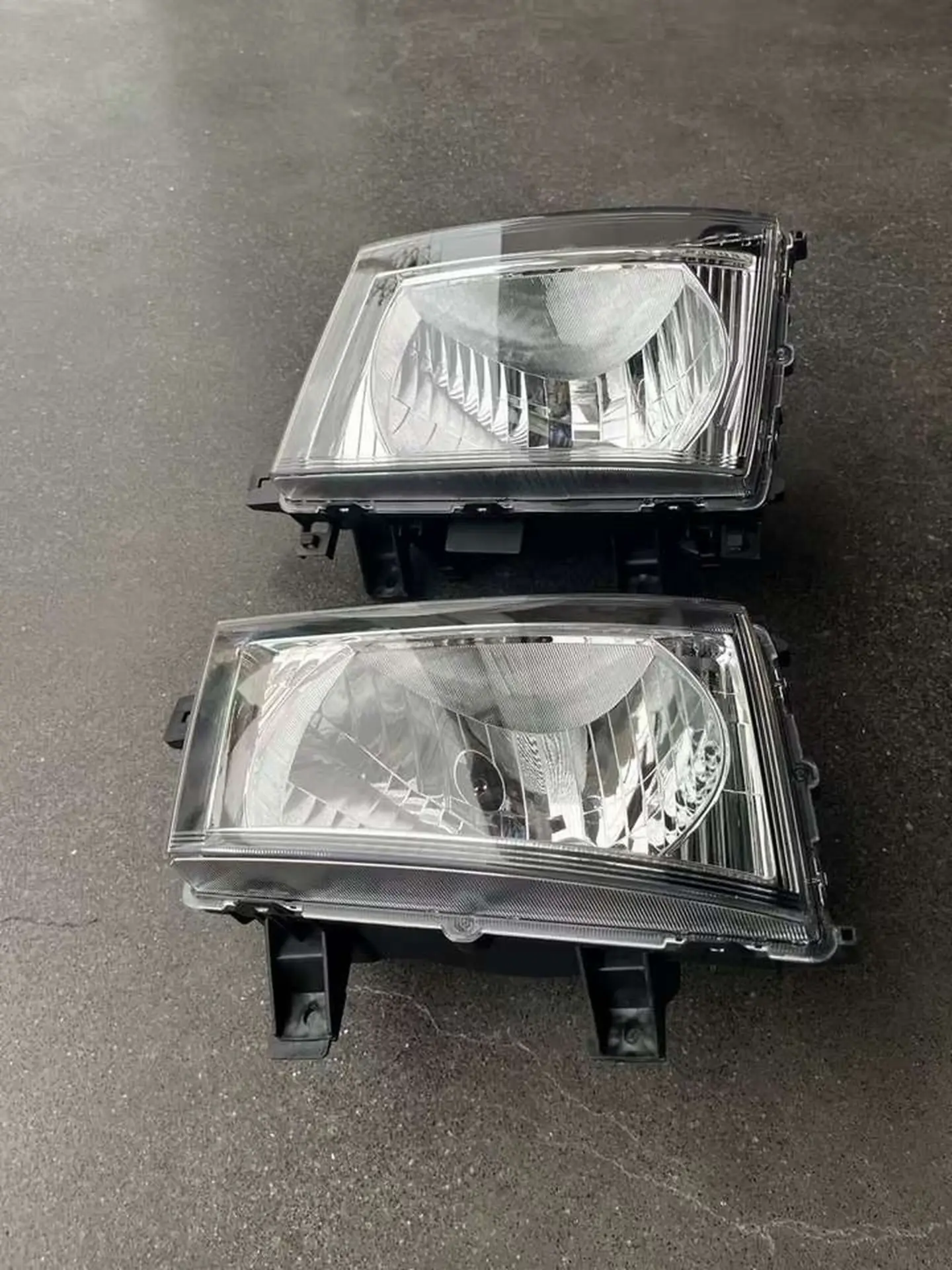 12V24V Plastic Head Lamp for Mitsubishi
