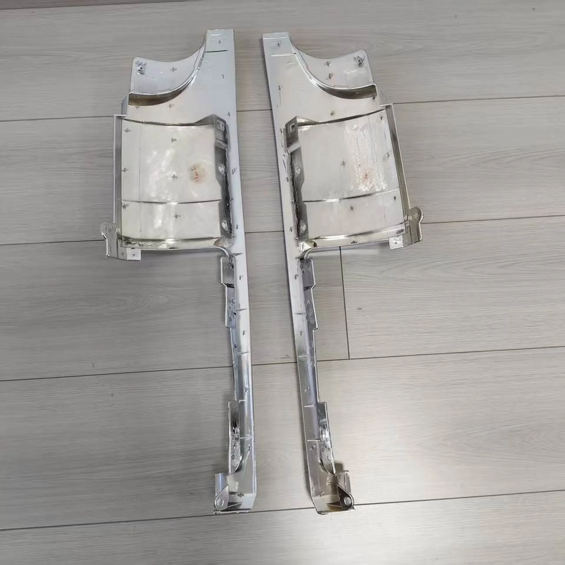 Chrome / White Plastic Corner Panel for Mitsubishi FN628 / FM618
