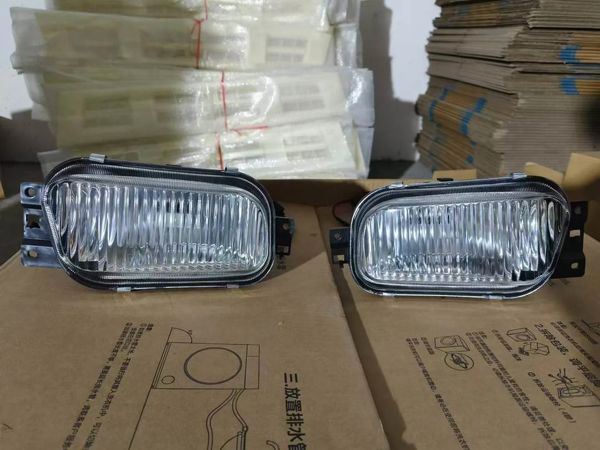 Plastic Fog Lamp for Mitsubishi Canter 2007