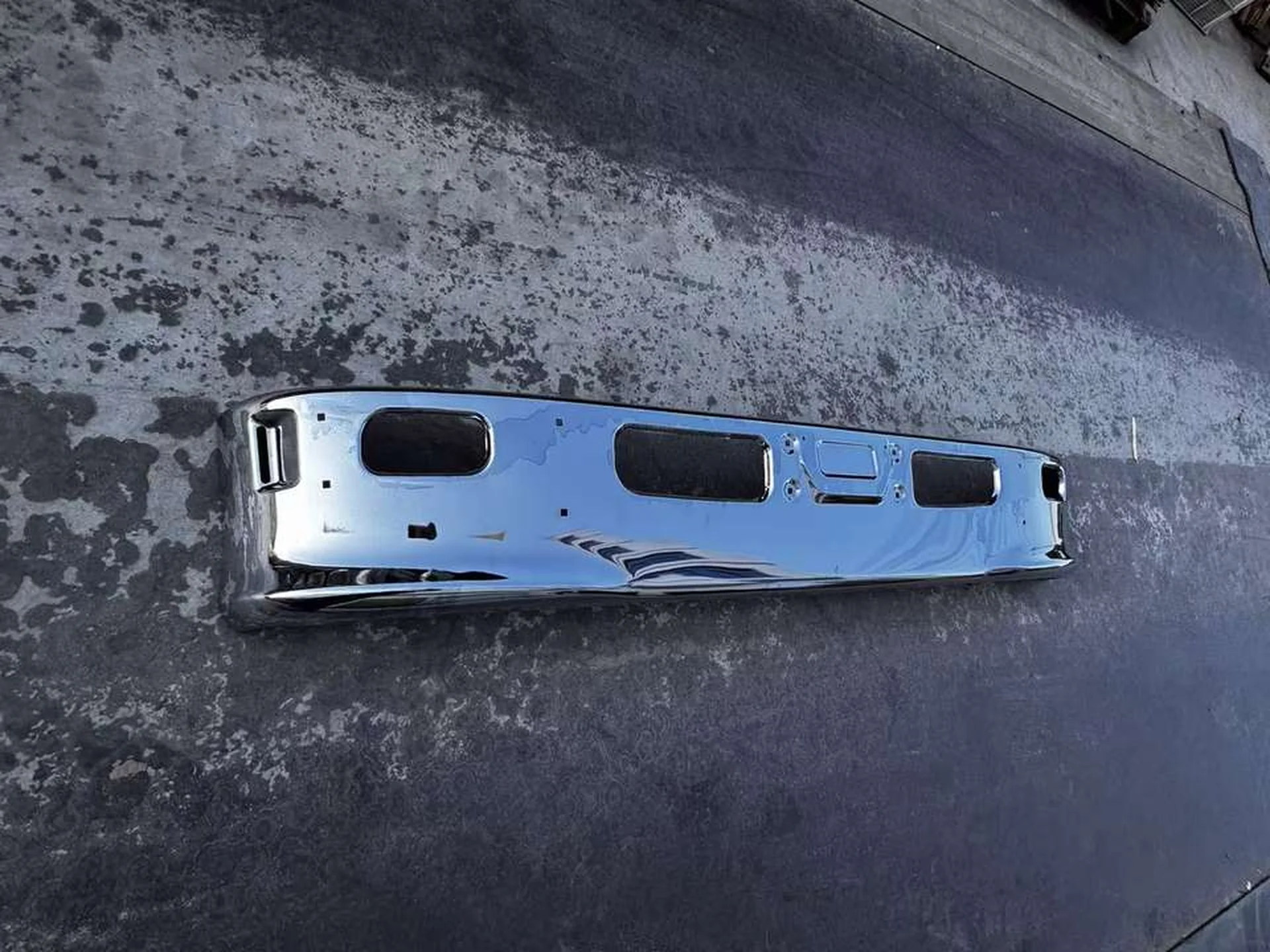 170/197CM Chrome Metal Bumper for Mitsubishi FE647 / FE511