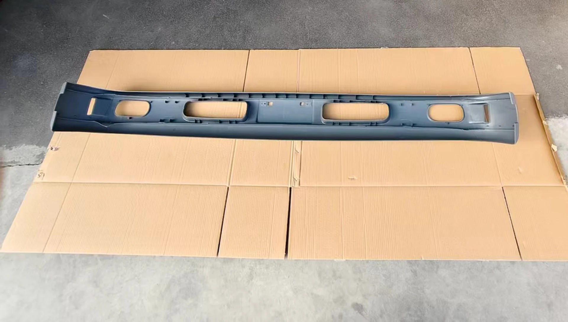 170/205CM Black Plastic Bumper for Mitsubishi FE647 / FE511