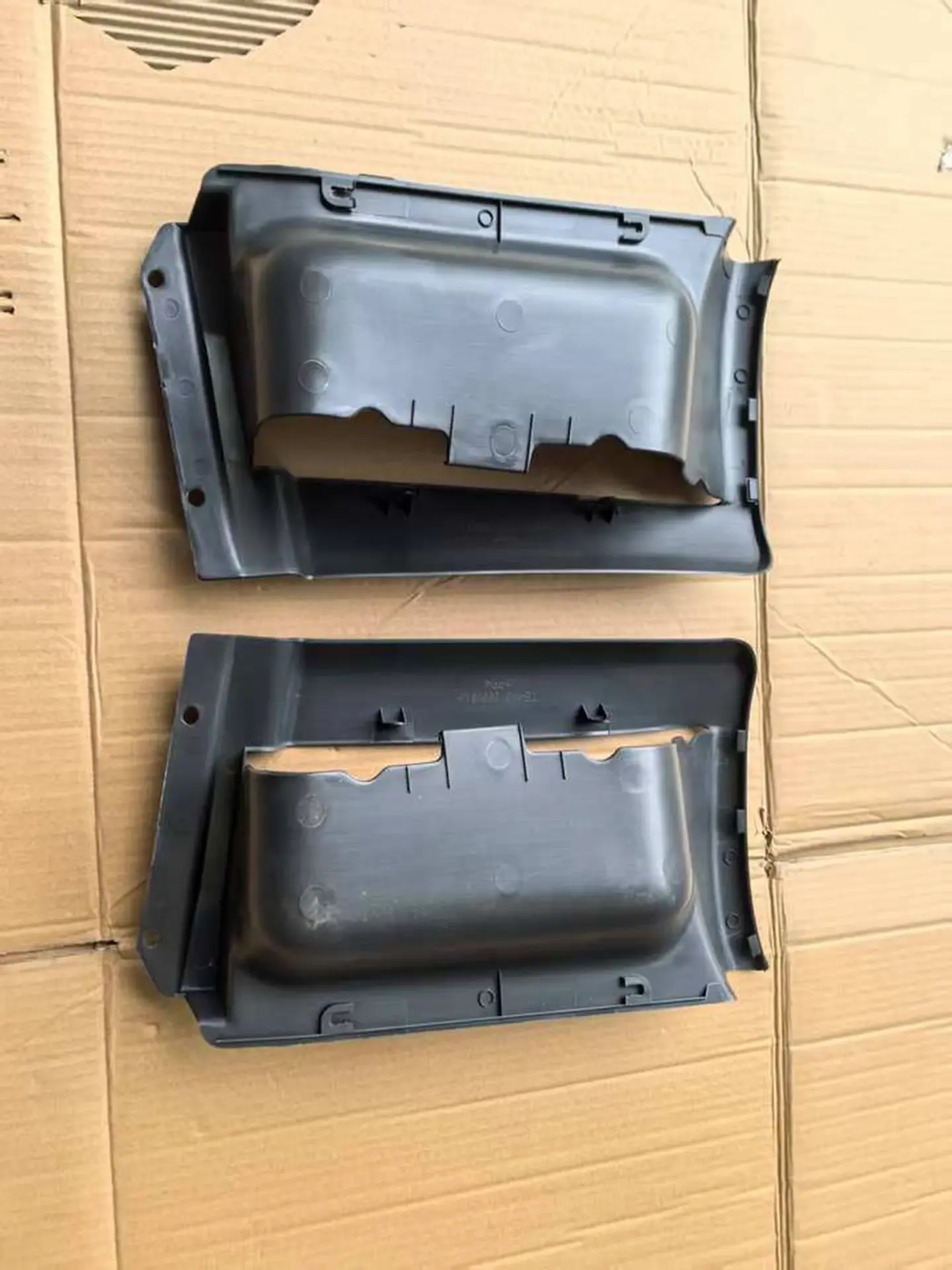 42CM Black Plastic Step Panel for Mitsubishi FE647 / FE511
