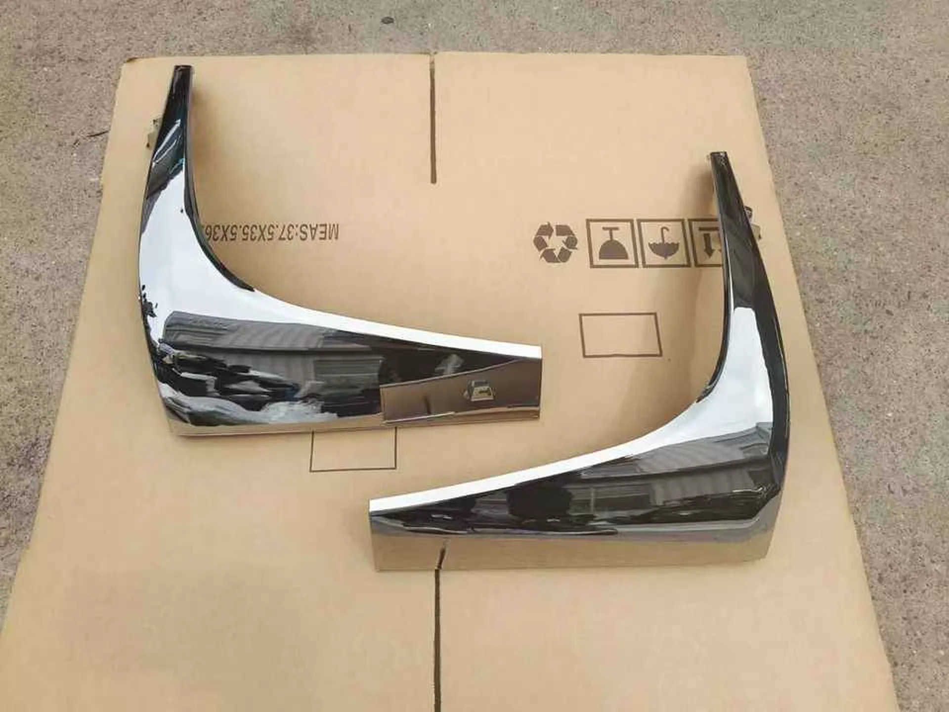 Chrome Plastic Head Lamp for Mitsubishi Fuso 2020