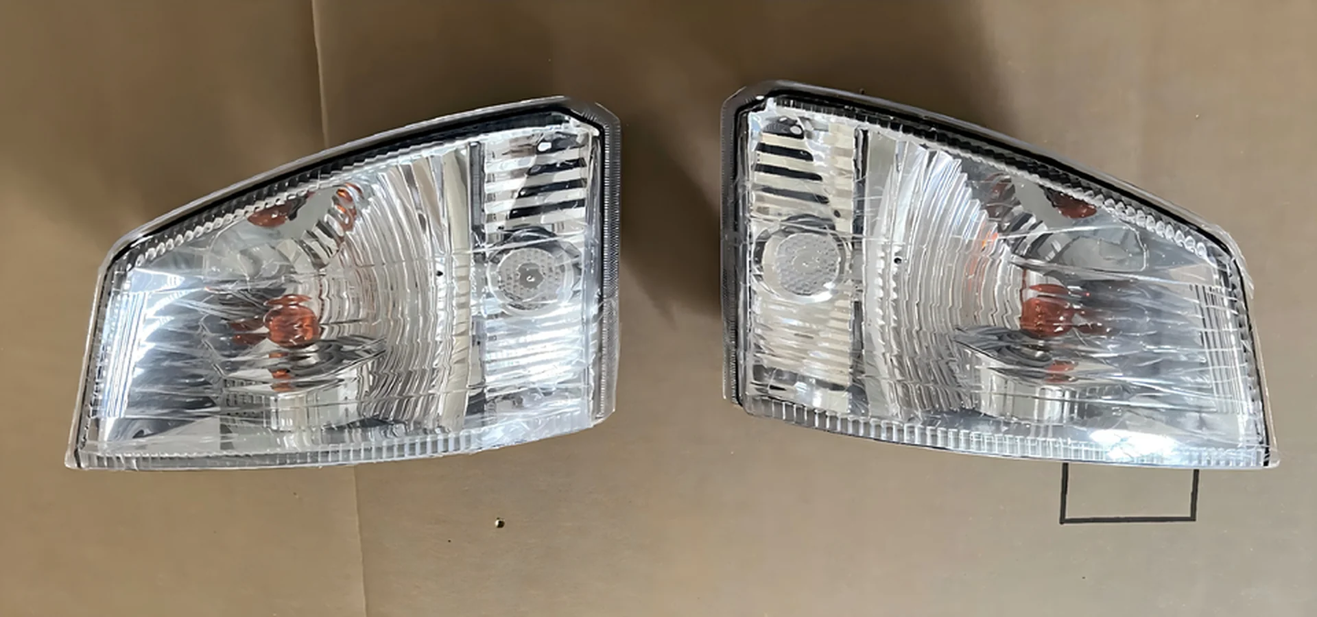 White / Yellow Plastic Corner Lamp for Hino Victor