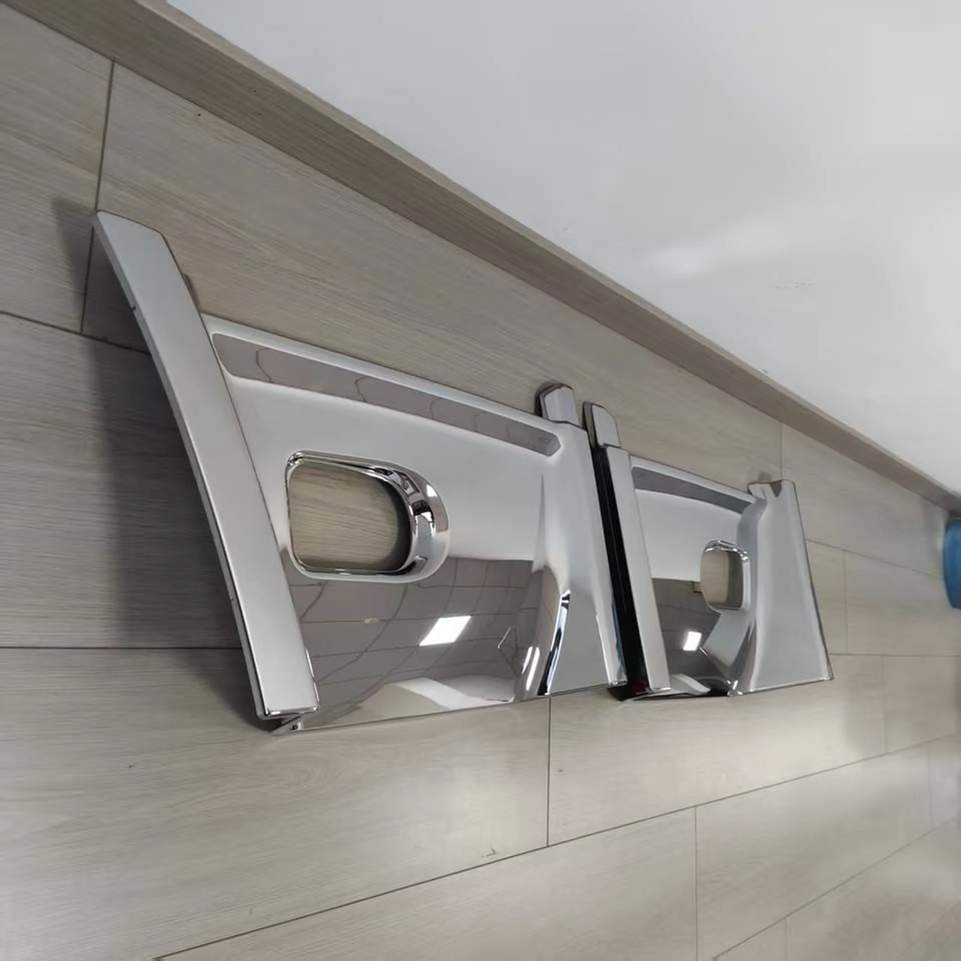 Chrome Plastic Step Panel for Nissan UD / Quon