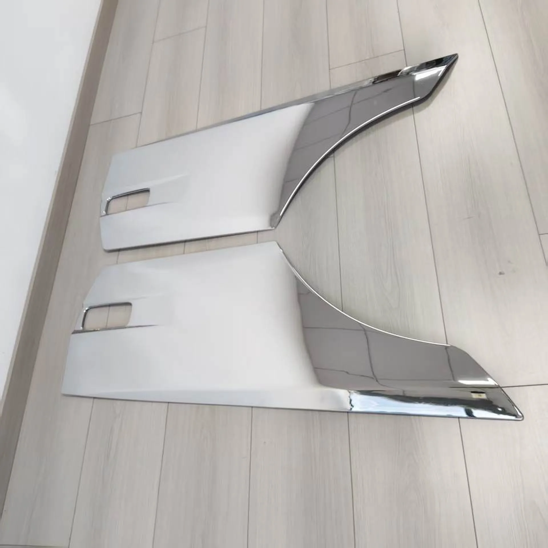 Chrome Plastic Door / Window Trim for Nissan UD / Quon