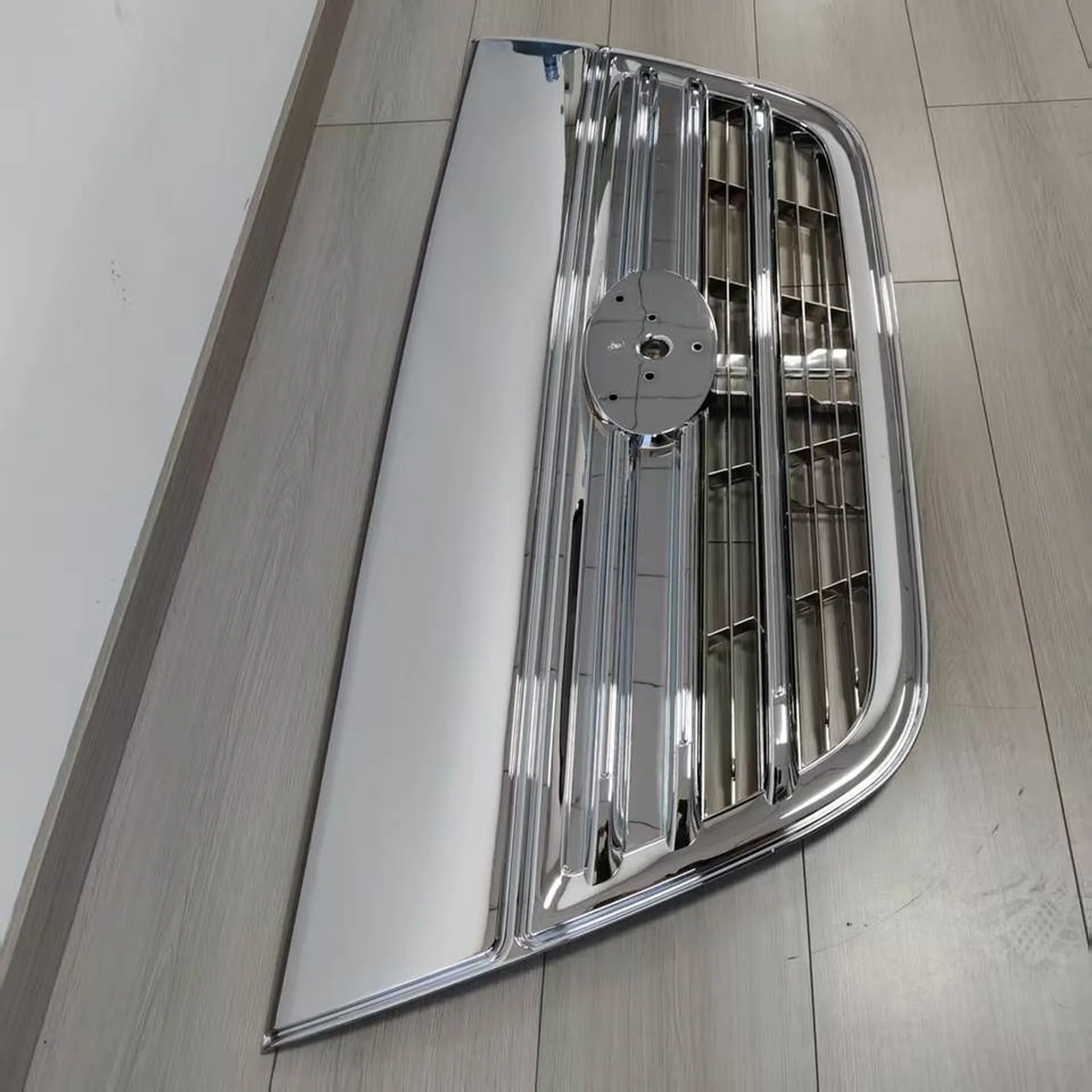 130CM Chrome Plastic Grille for Nissan PKB / CWM454