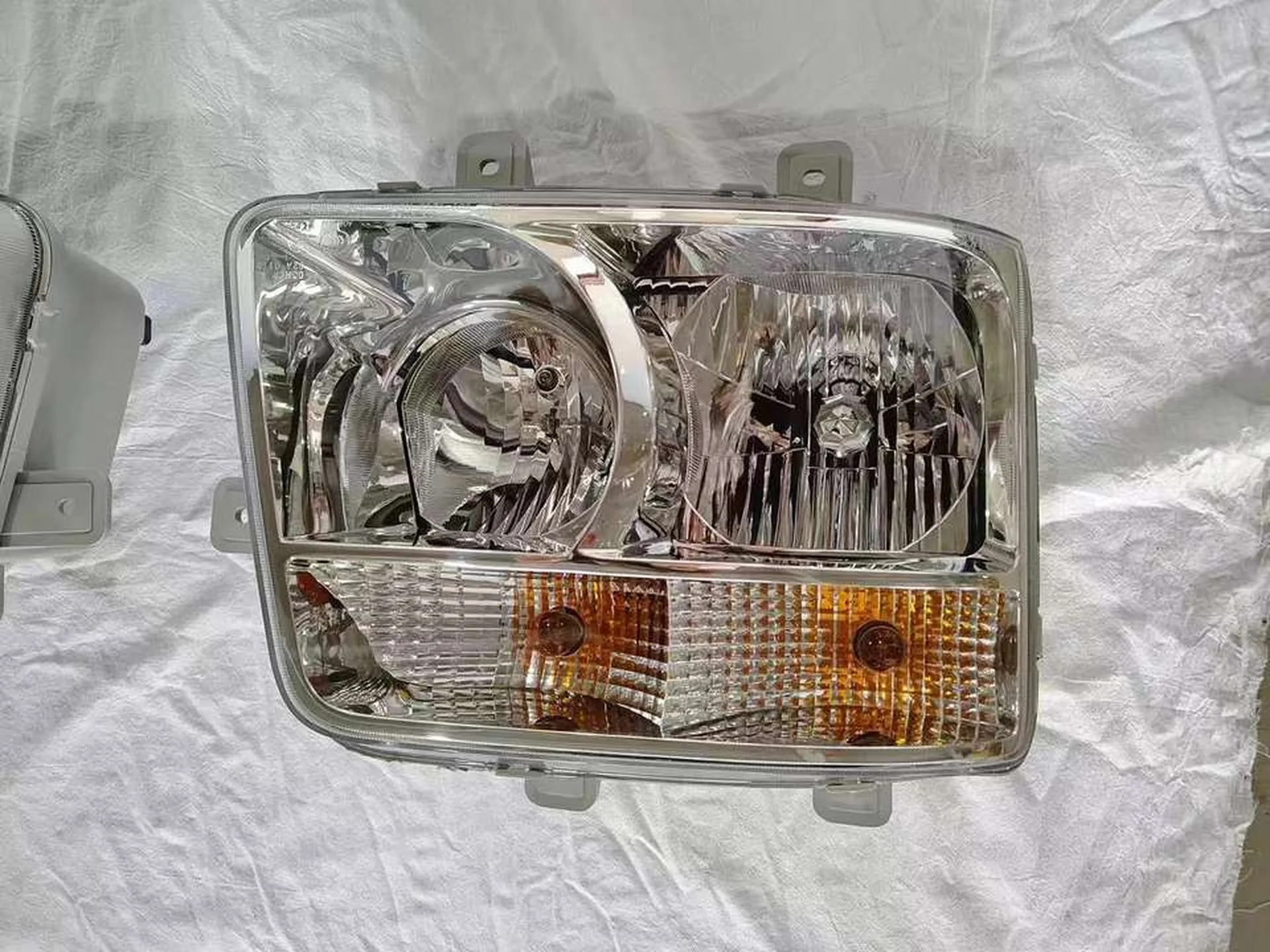 12V/24V / 12V24V Plastic Head Lamp for Hyundai Trago