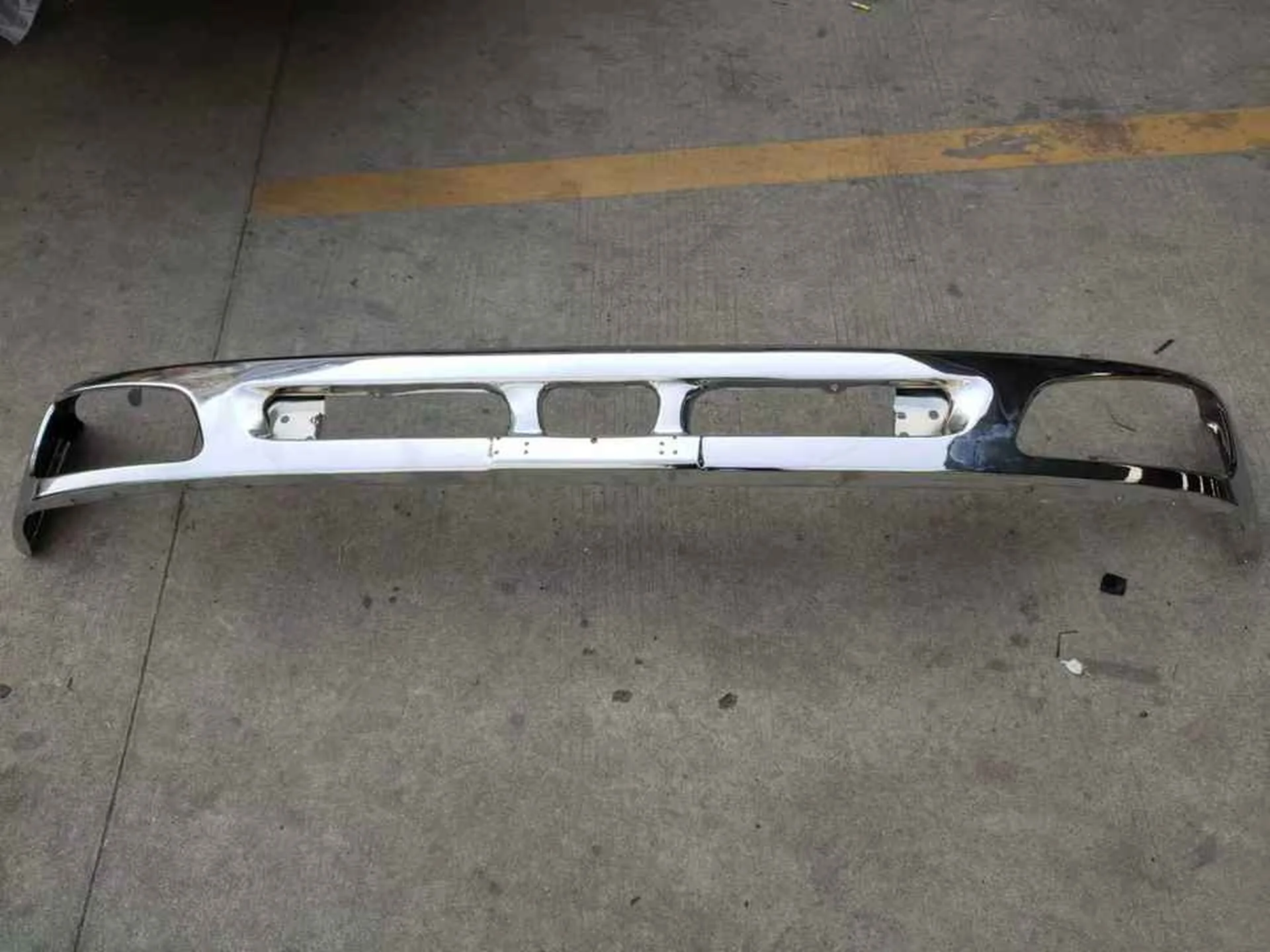 195CM Chrome / White Metal / Iron Bumper for Hino