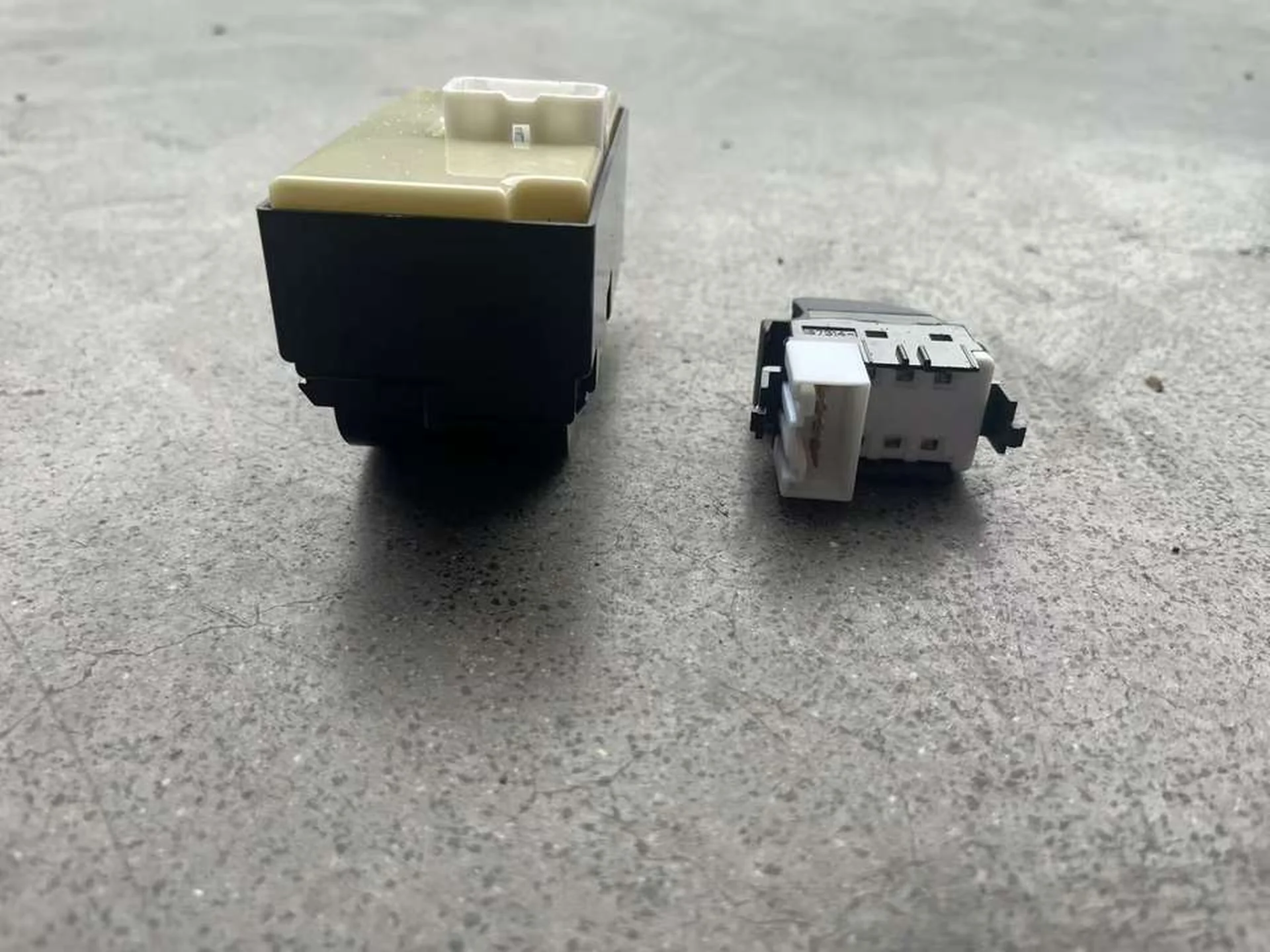 Black Plastic Dashboard / Switch for Hino Mega 500