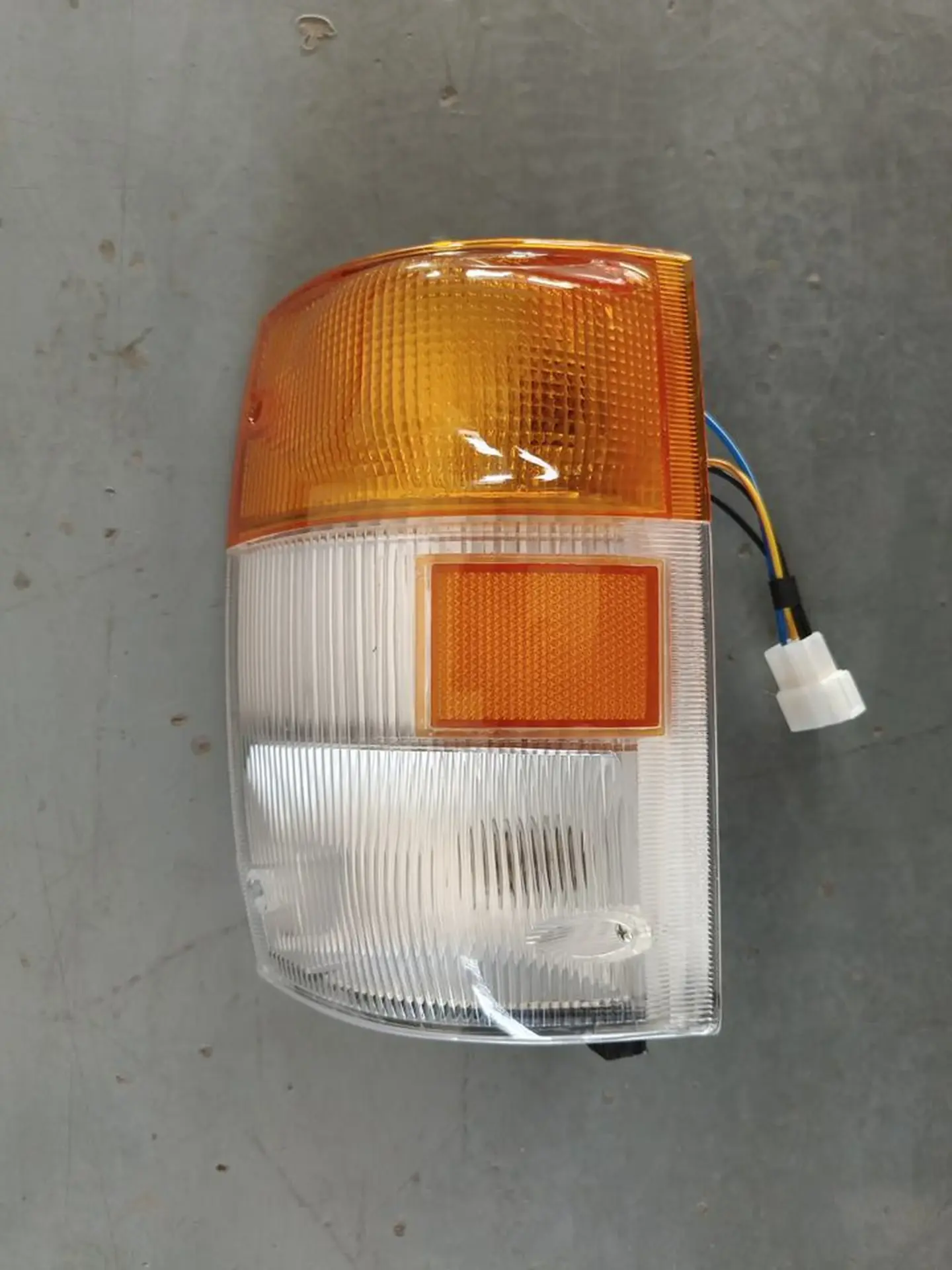 14*23CM Yellow Plastic Corner Lamp for Isuzu NPR 100P