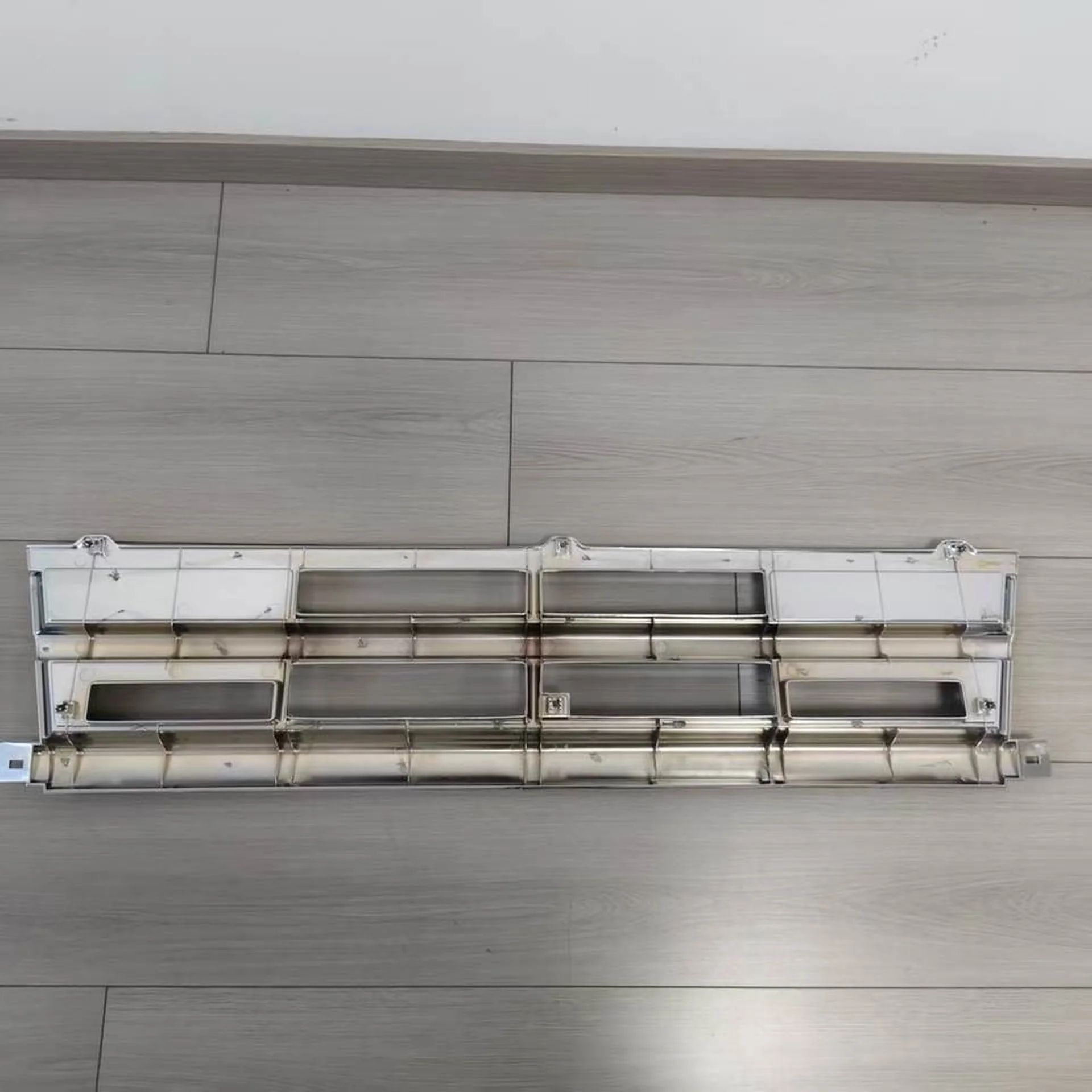 97/117CM Chrome Plastic Grille for Mitsubishi FN627 / FM617