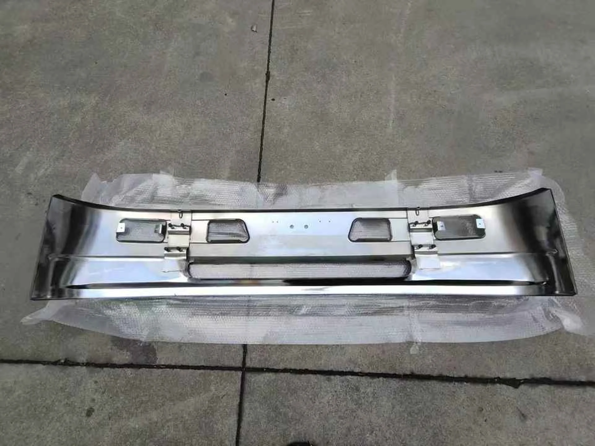 225CM Chrome / White Metal Bumper for Hino FM3M / FM2K