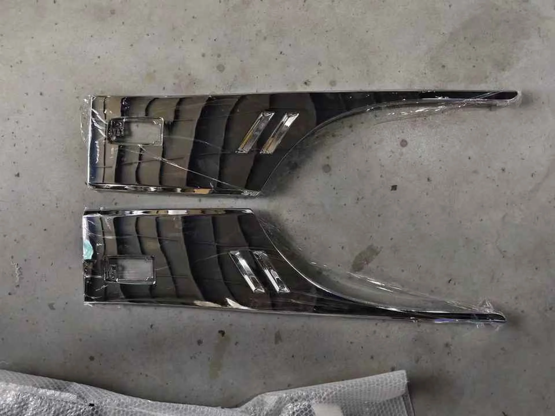 101.5*42.5CM Chrome / Black Plastic Door / Window Trim for Hino FM3M / FM2K