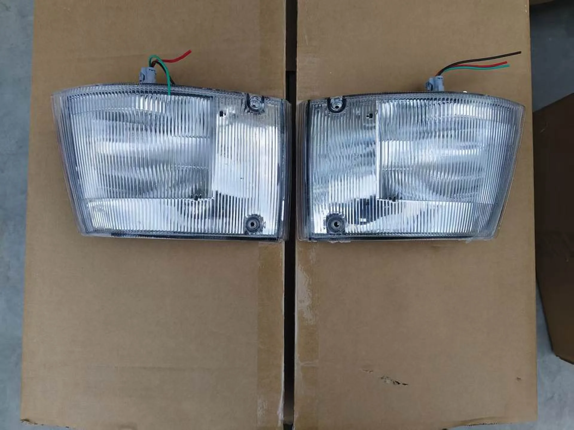 White / Yellow Plastic Corner Lamp for Hino FM3M / FM2K