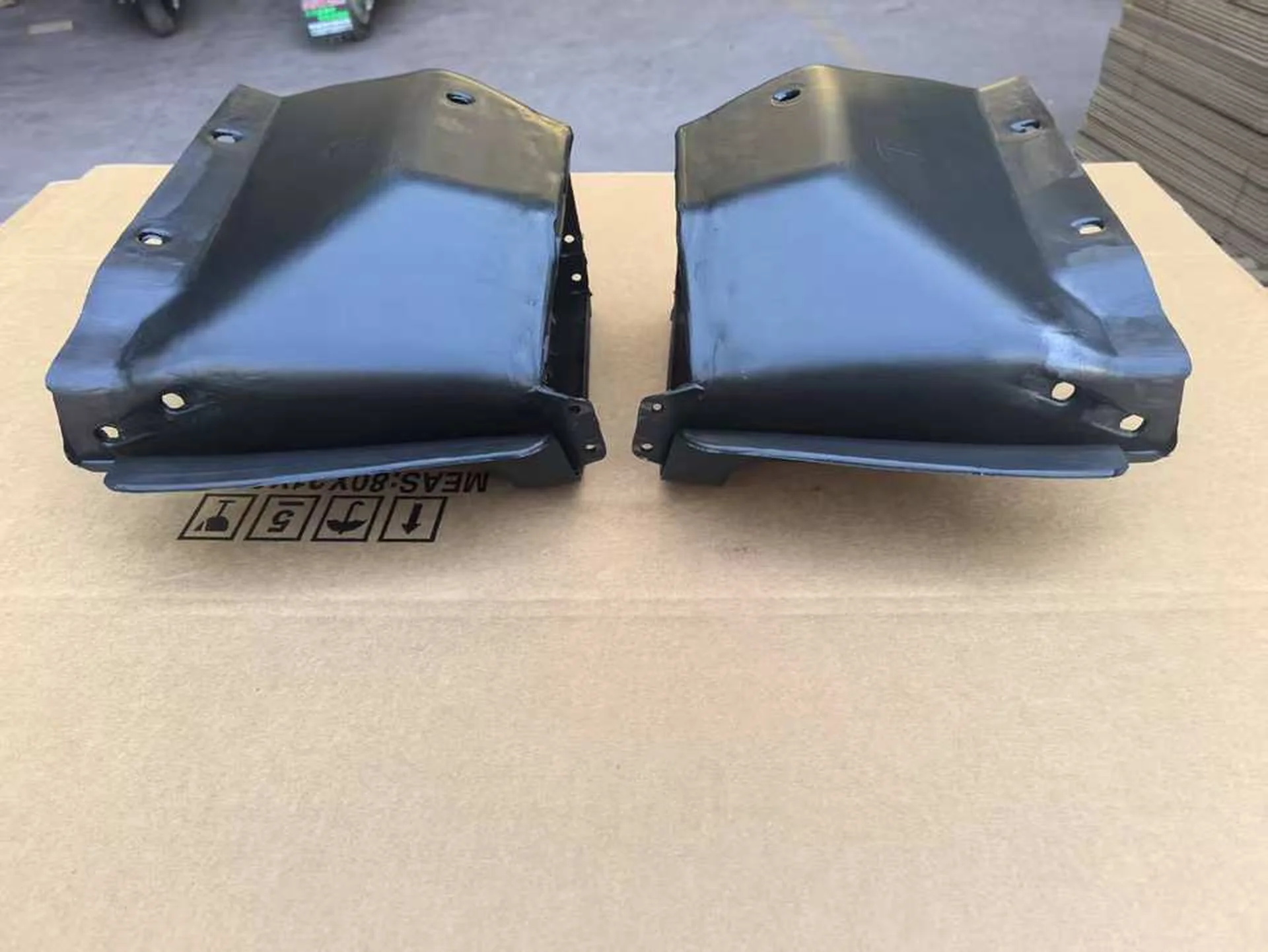 32CM Black Plastic Step Panel for Hino 300 Dutro