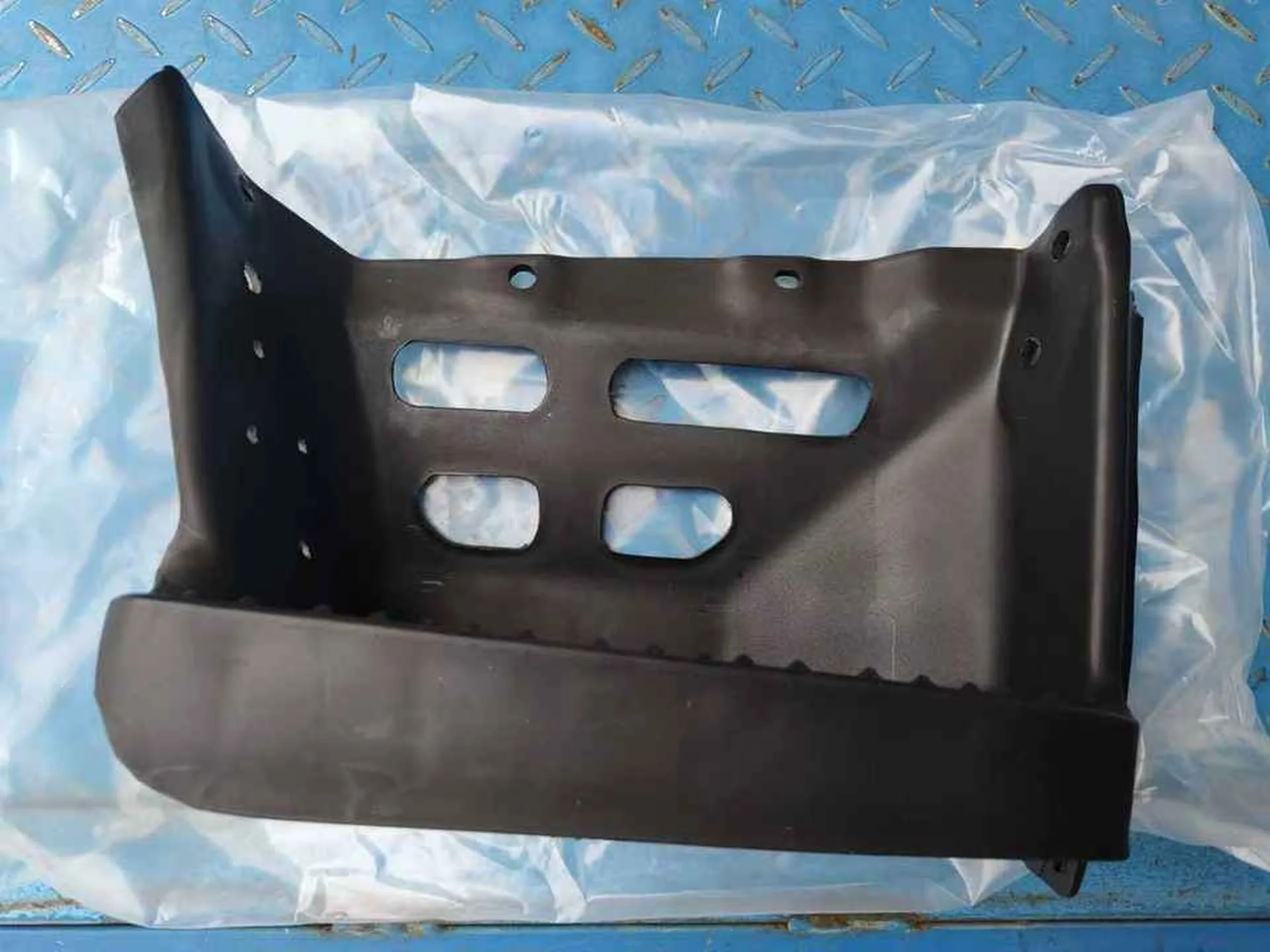 51CM Black Plastic Step Panel for Hino 300 Dutro