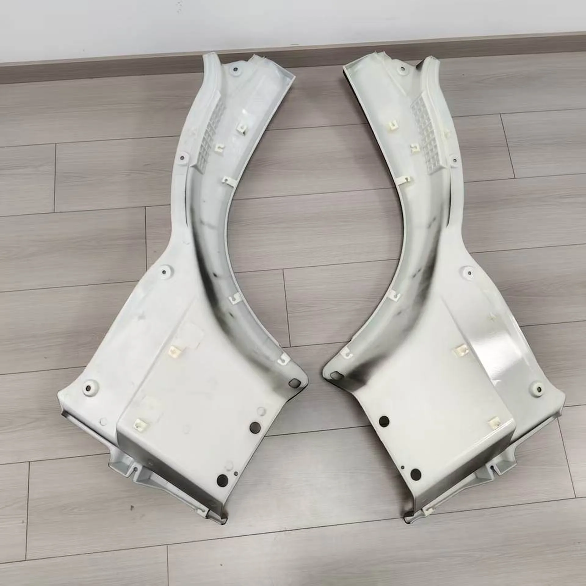 Black Plastic Step Panel for Hino Dominator 500 / New 500
