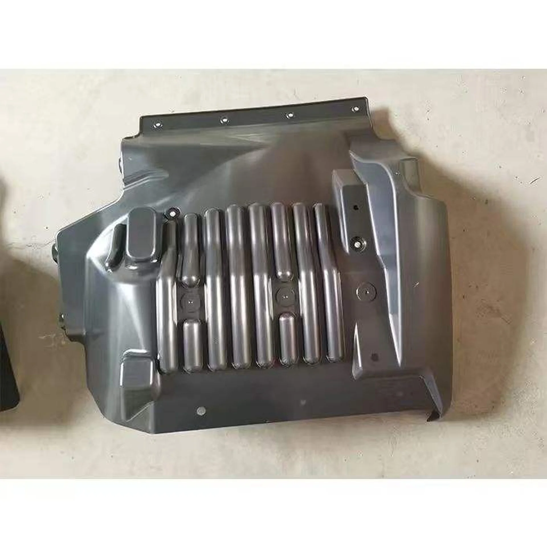 Chrome / Black Plastic Fender / Mud Flap for Hino Dominator 500 / New 500