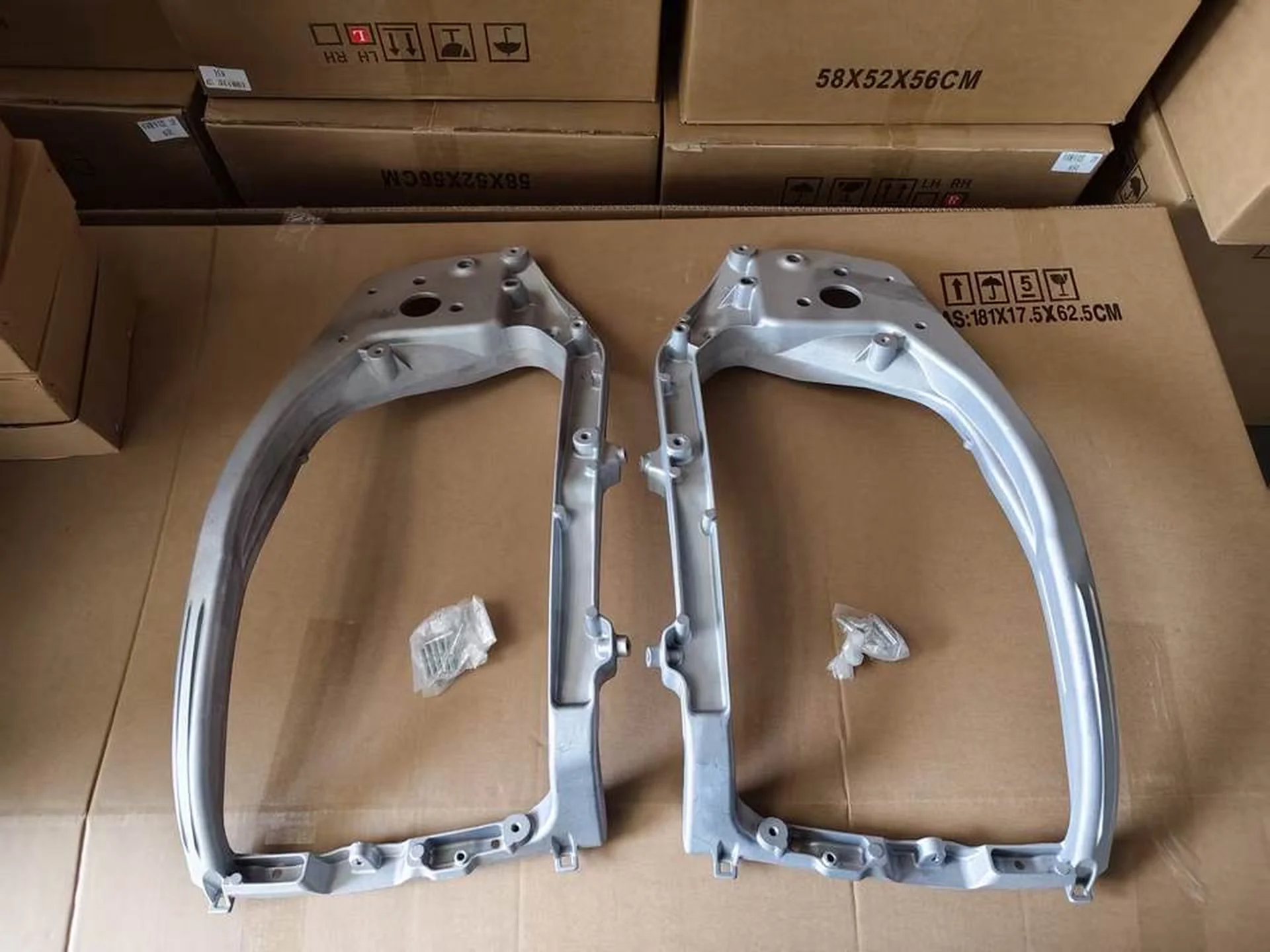 36*63CM Metal Head Lamp for Hino Dominator 500 / New 500