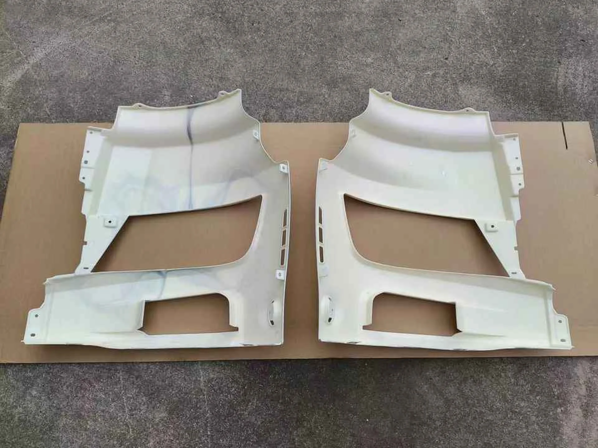 Chrome / White Plastic / Metal Head Lamp for Hino New Mega 700