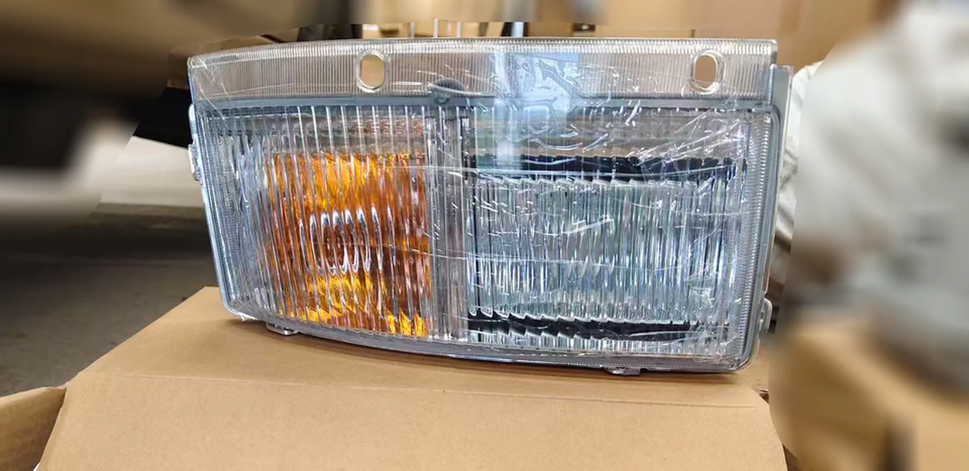 Plastic Fog Lamp for Isuzu Giga 2010-2012