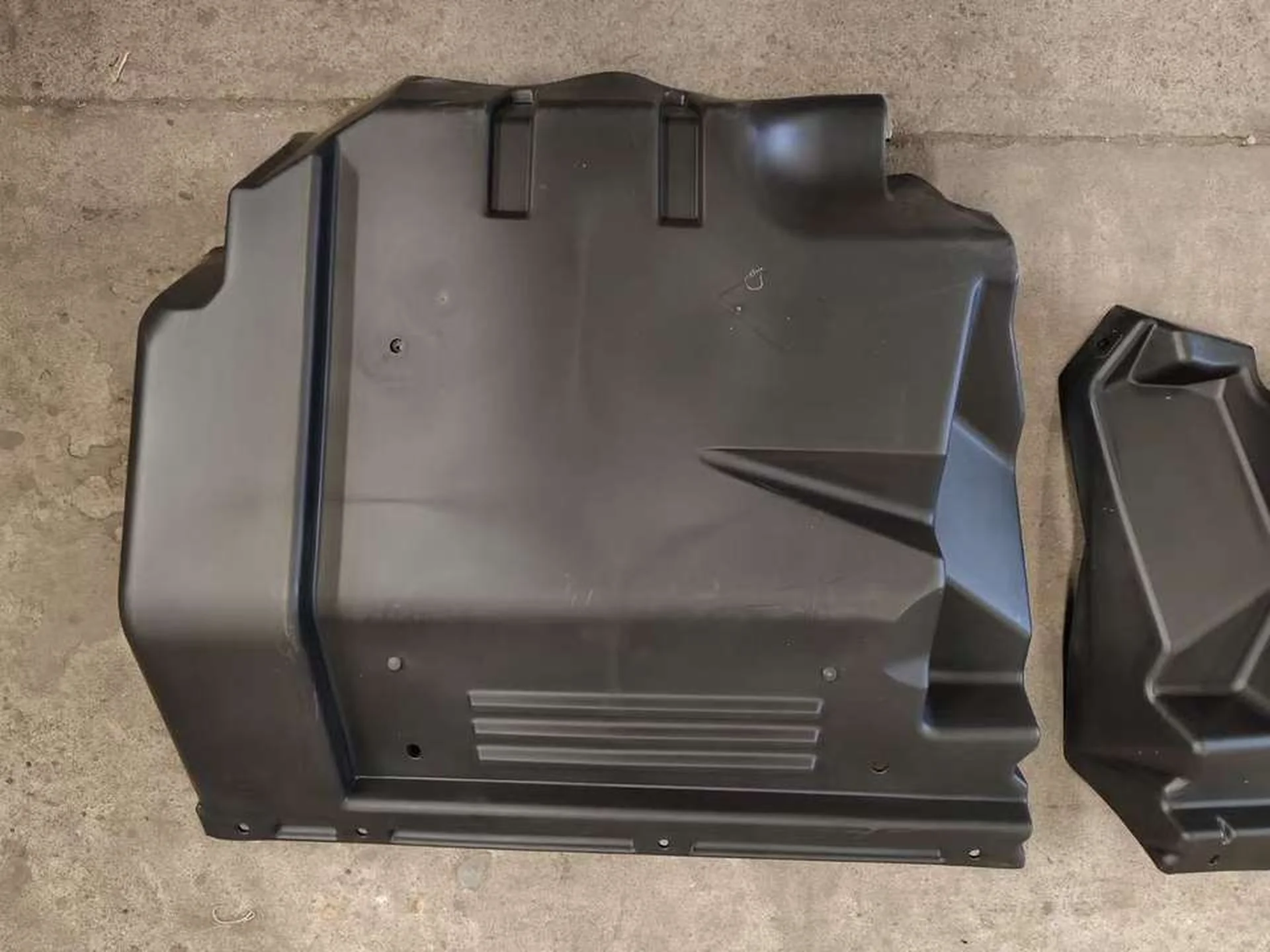 Black Plastic Fender / Mud Flap for Isuzu Deca 360