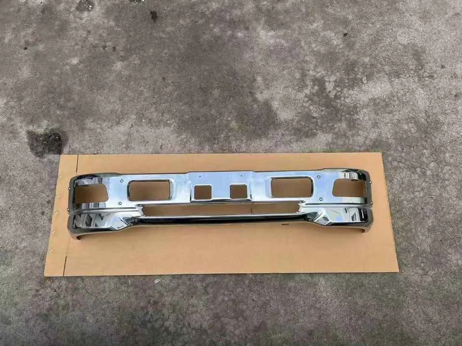 Chrome / White Metal Bumper for Isuzu NPR 700P