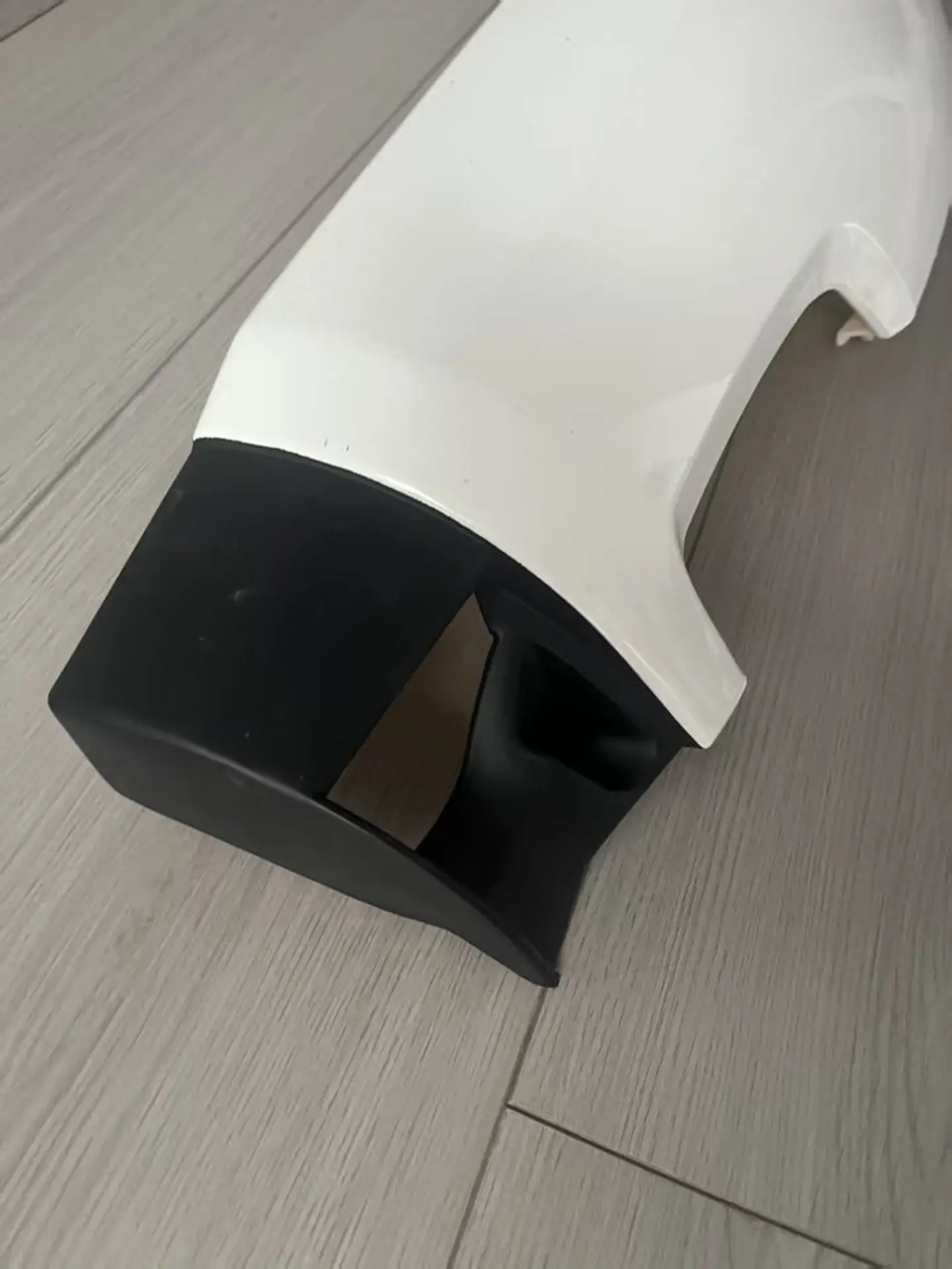 80CM Black / White Plastic Corner Panel for Isuzu Deca 270/320