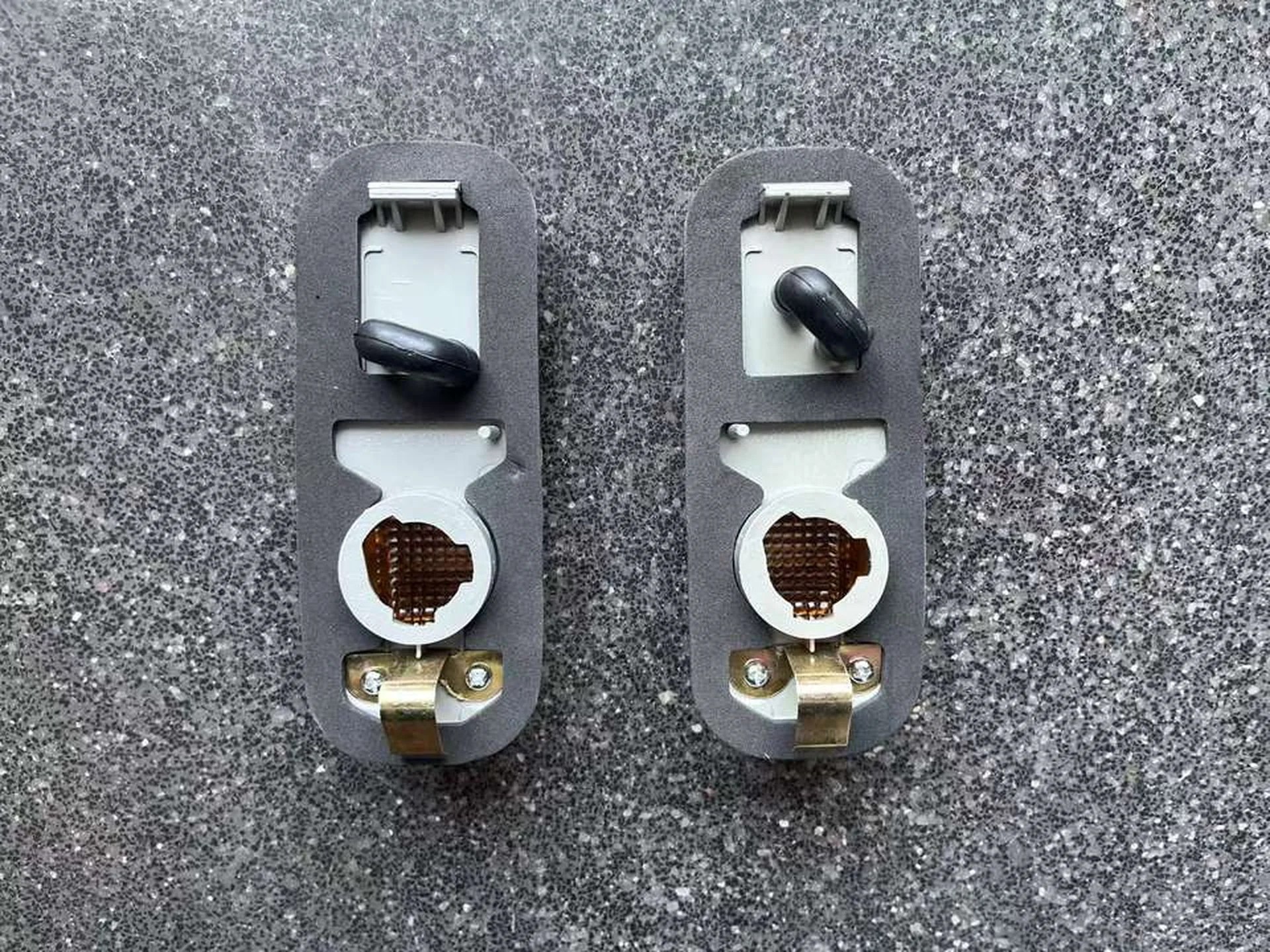 15*6CM Plastic Side Marker Lamp for Mitsubishi FN627 / FM617