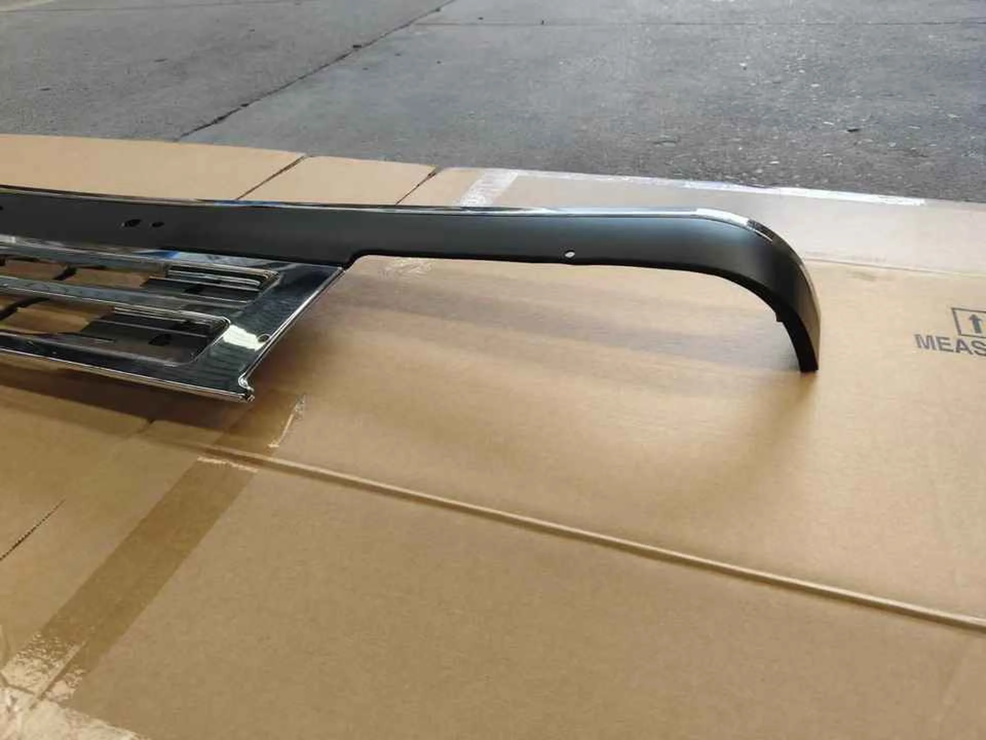Chrome / Gray Plastic Grille for Mitsubishi FE444