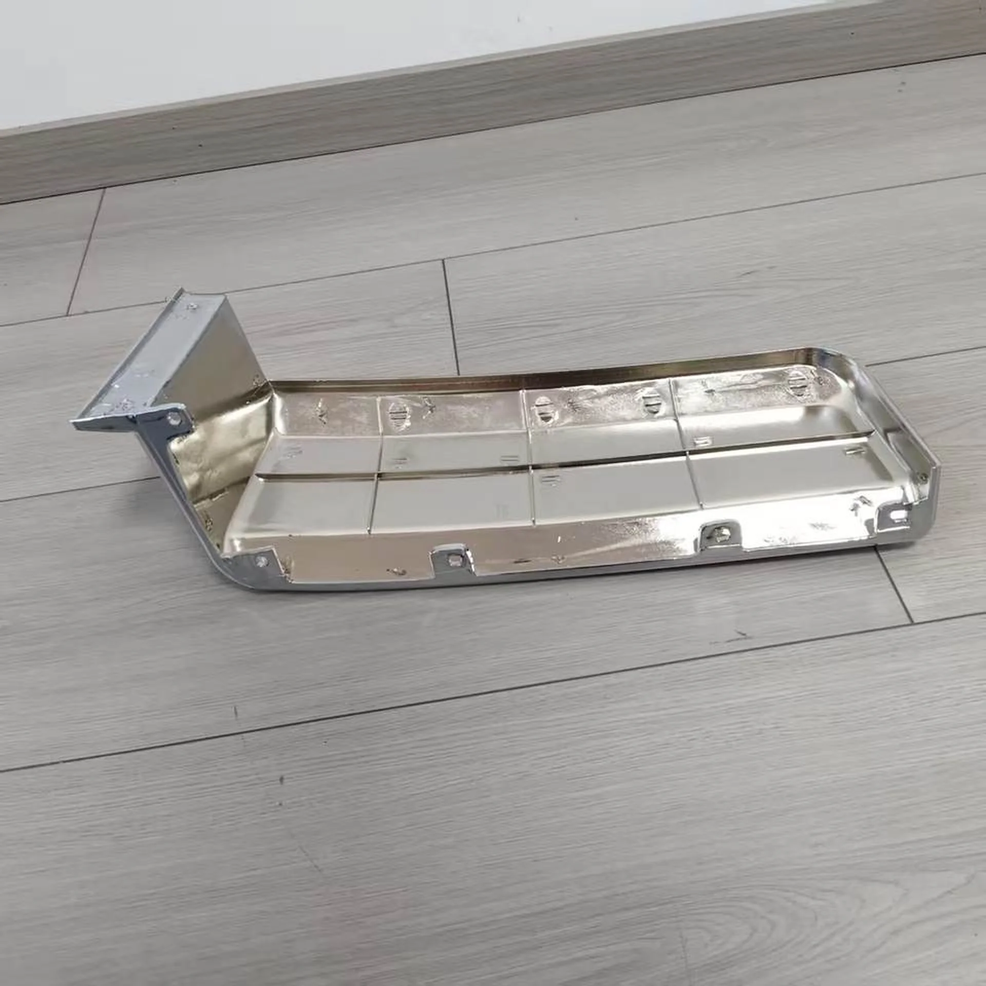 42*16CM Chrome Plastic Step Panel for Mitsubishi Fuso F380