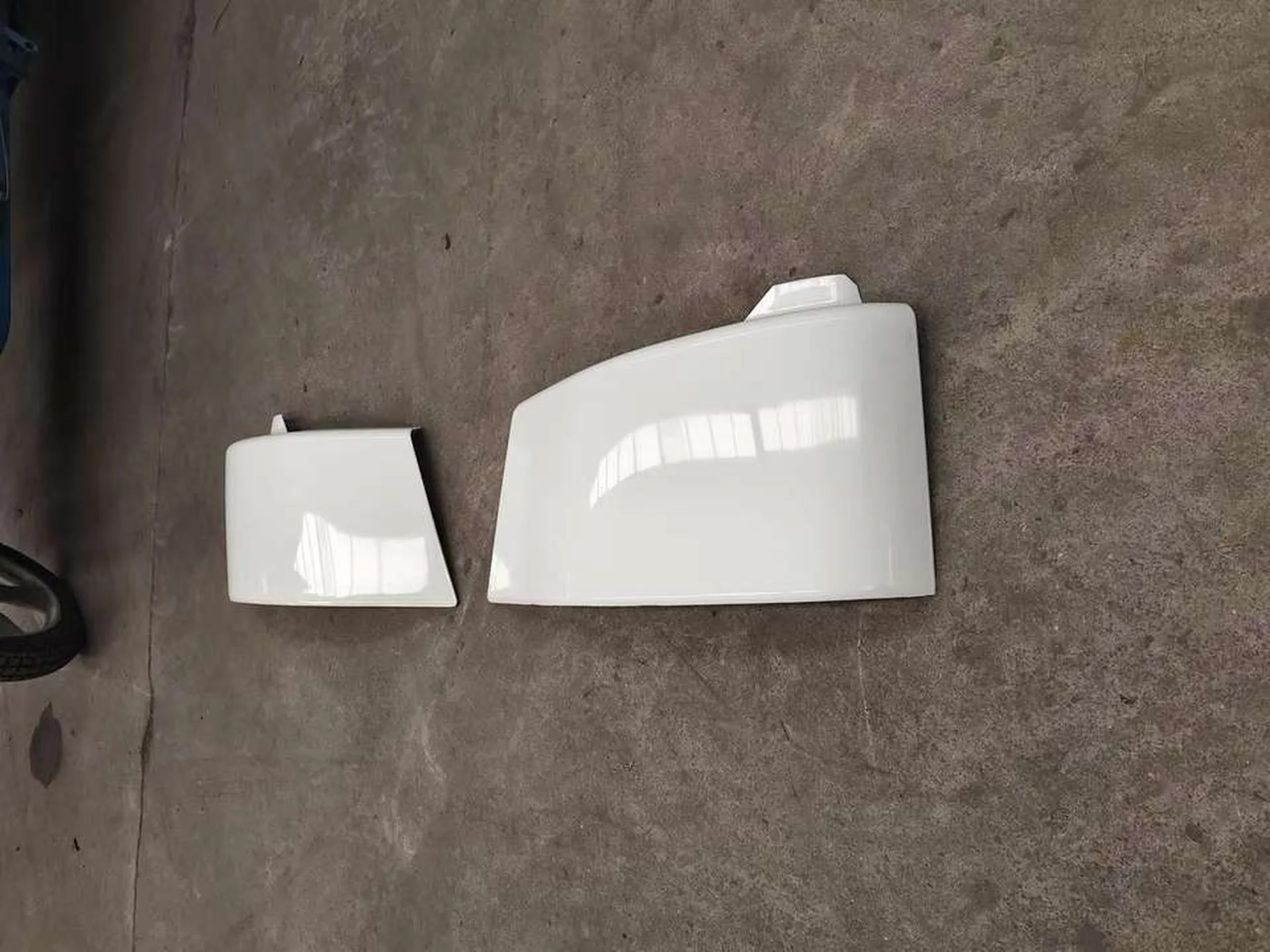 White Plastic Head Lamp for Mitsubishi FM1524 / FM65F