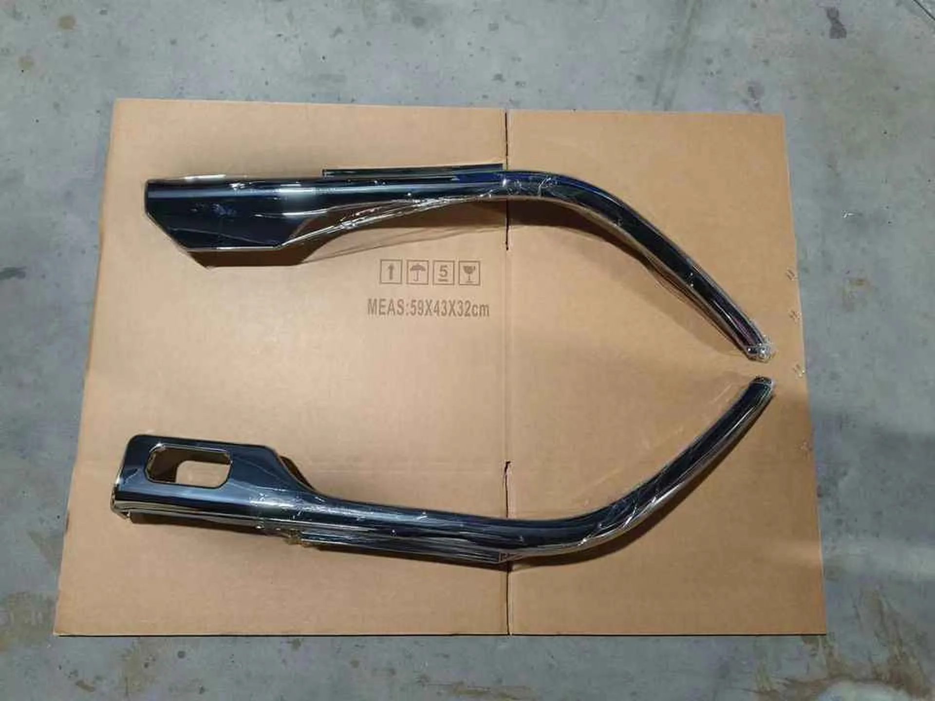 87CM Chrome / Black Plastic Fender / Mud Flap for Mitsubishi FE647 / FE511