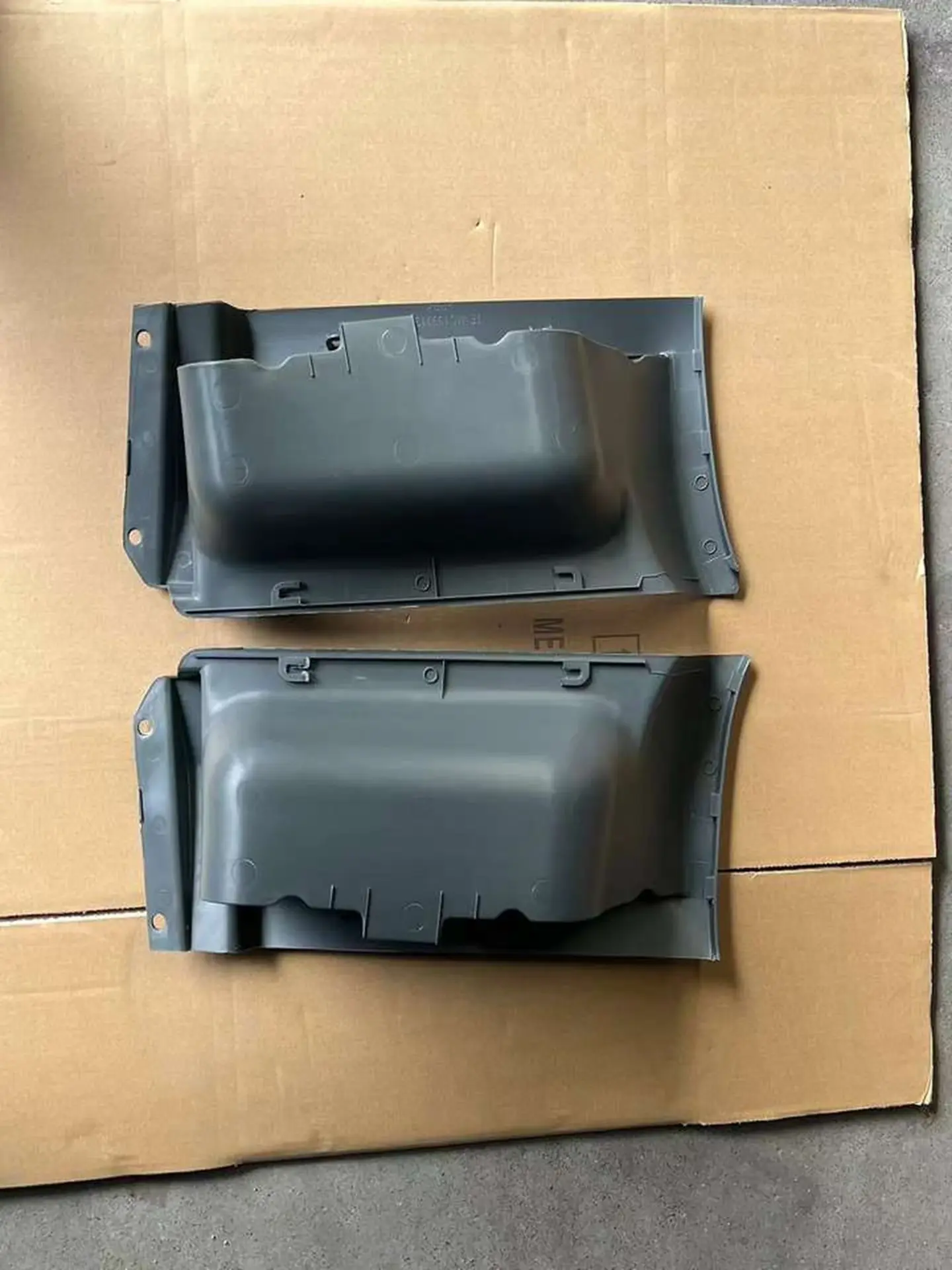 42CM Black Plastic Step Panel for Mitsubishi FE647 / FE511