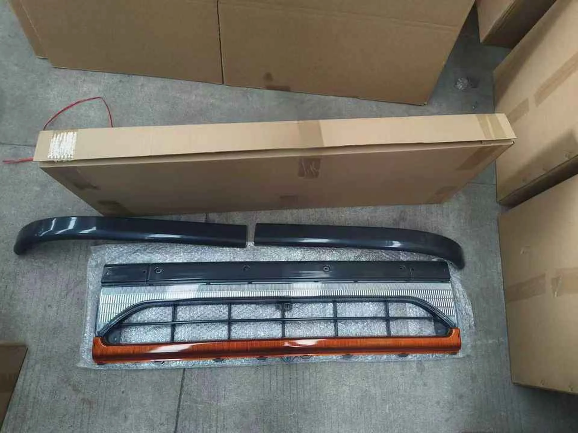 165/195CM Chrome / Black Plastic Grille for Mitsubishi FE647 / FE511