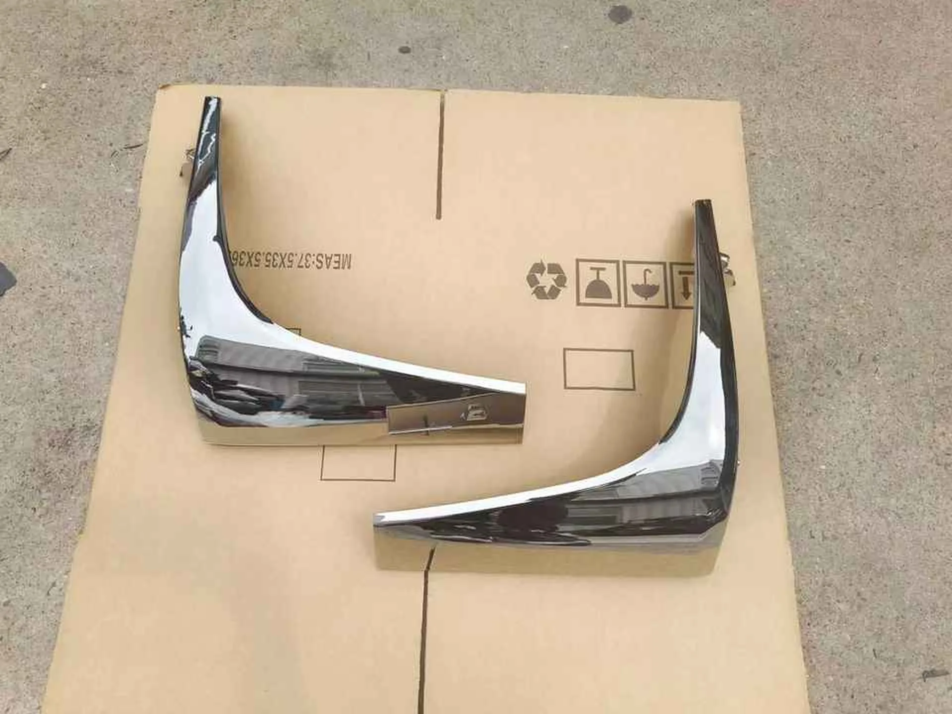 Chrome Plastic Head Lamp for Mitsubishi Fuso 2020