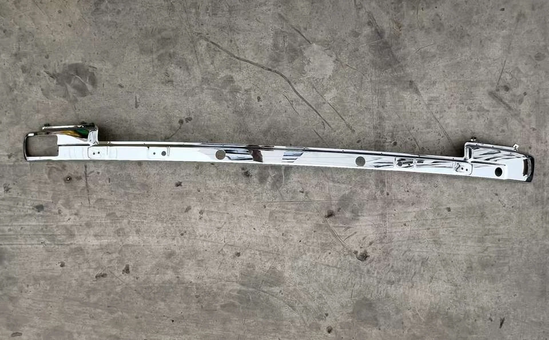 Chrome Plastic Wiper Panel / Arm for Nissan CWA451 / UD