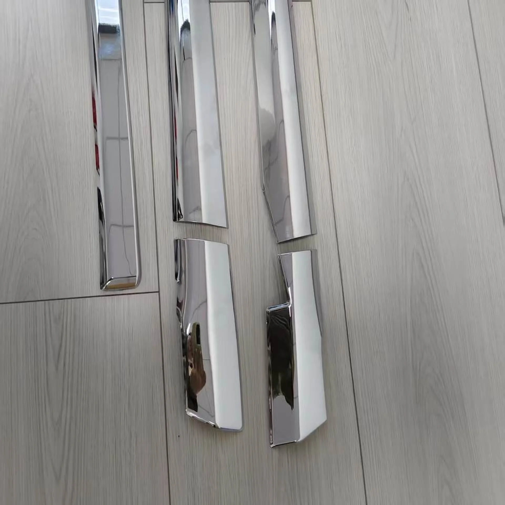 Chrome Plastic Door / Window Trim for Nissan UD / Quon