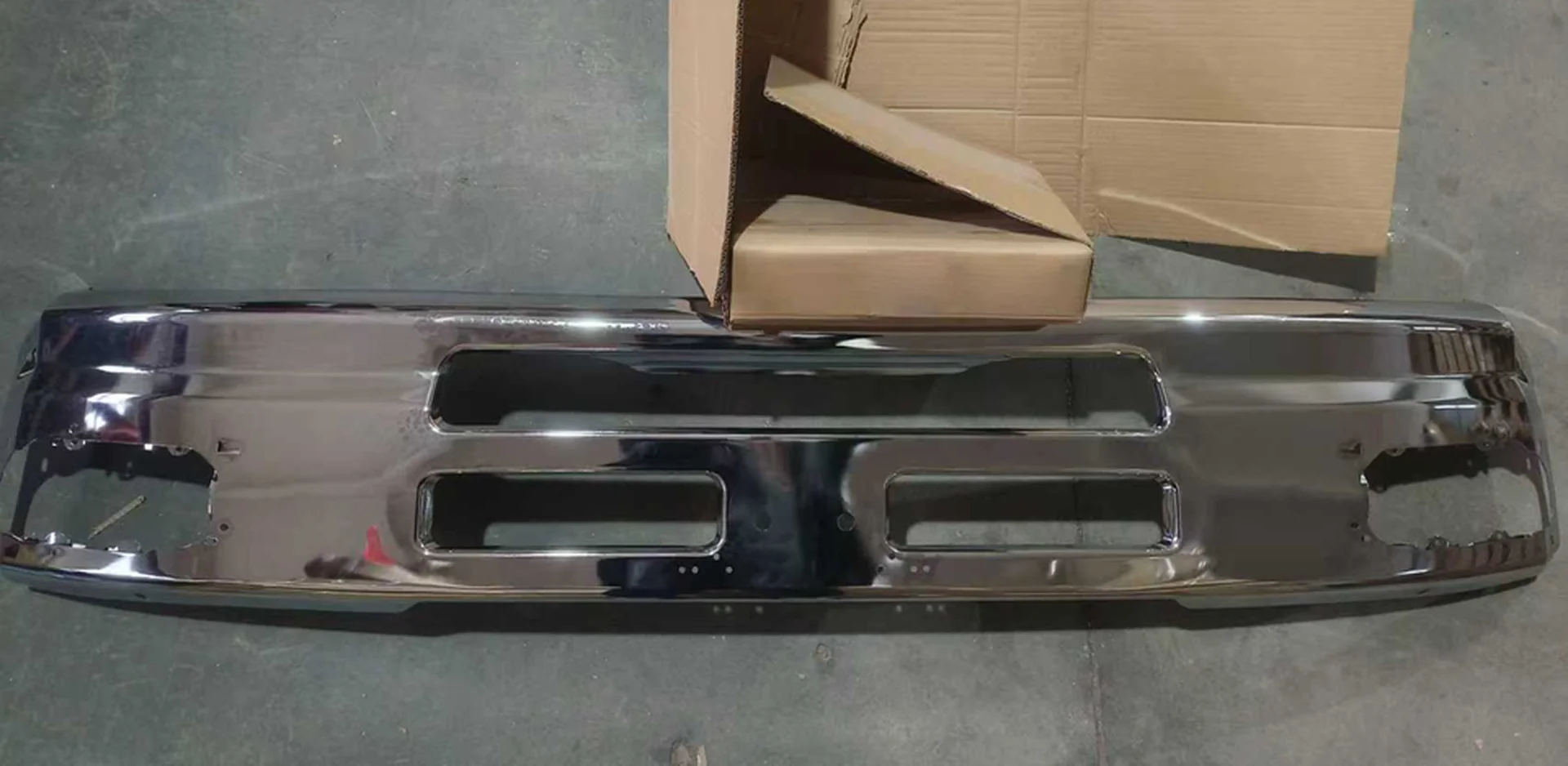 210/230CM Chrome Metal Bumper for Nissan PKB / CWM454