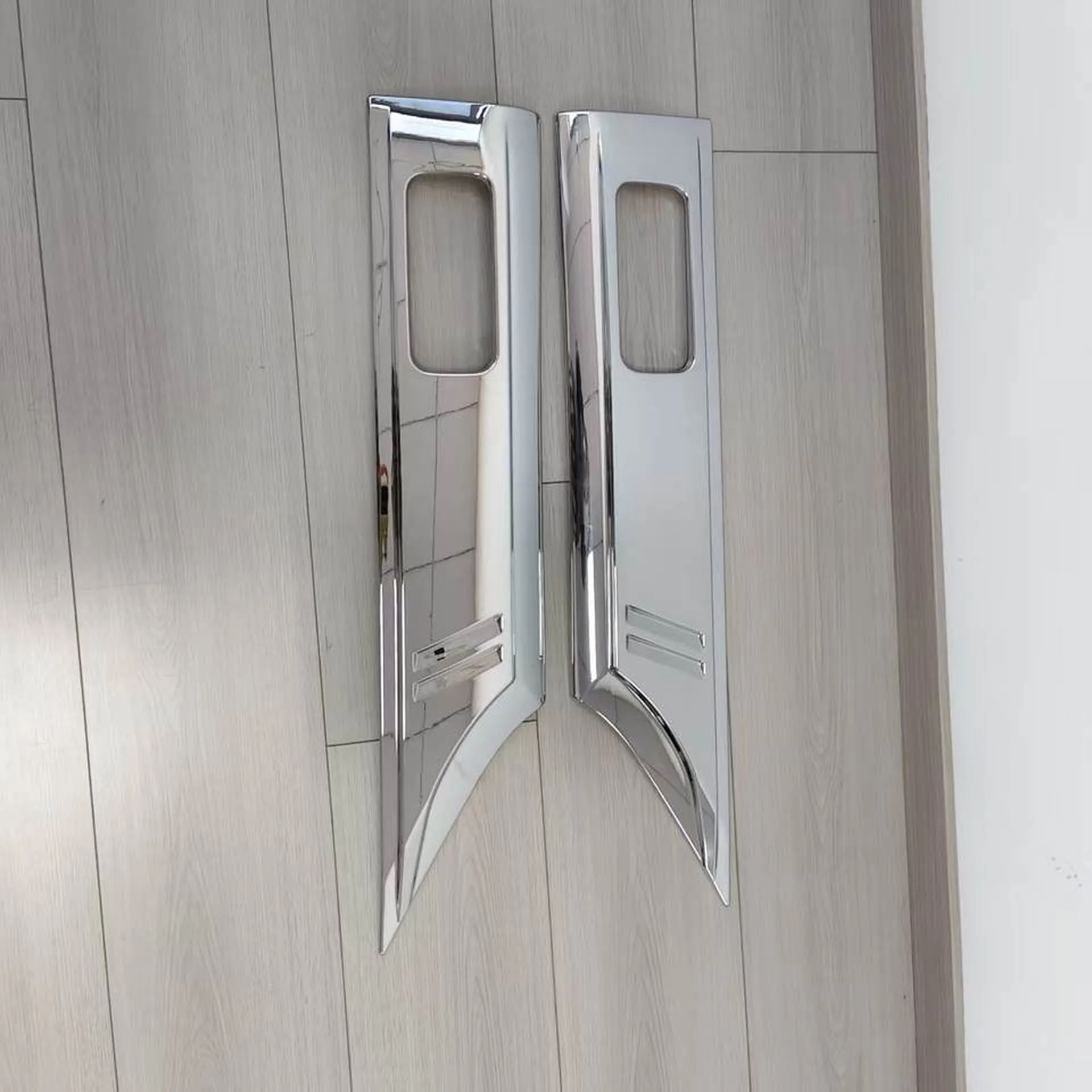 Chrome Plastic Door / Window Trim for Nissan CWA520 / UD