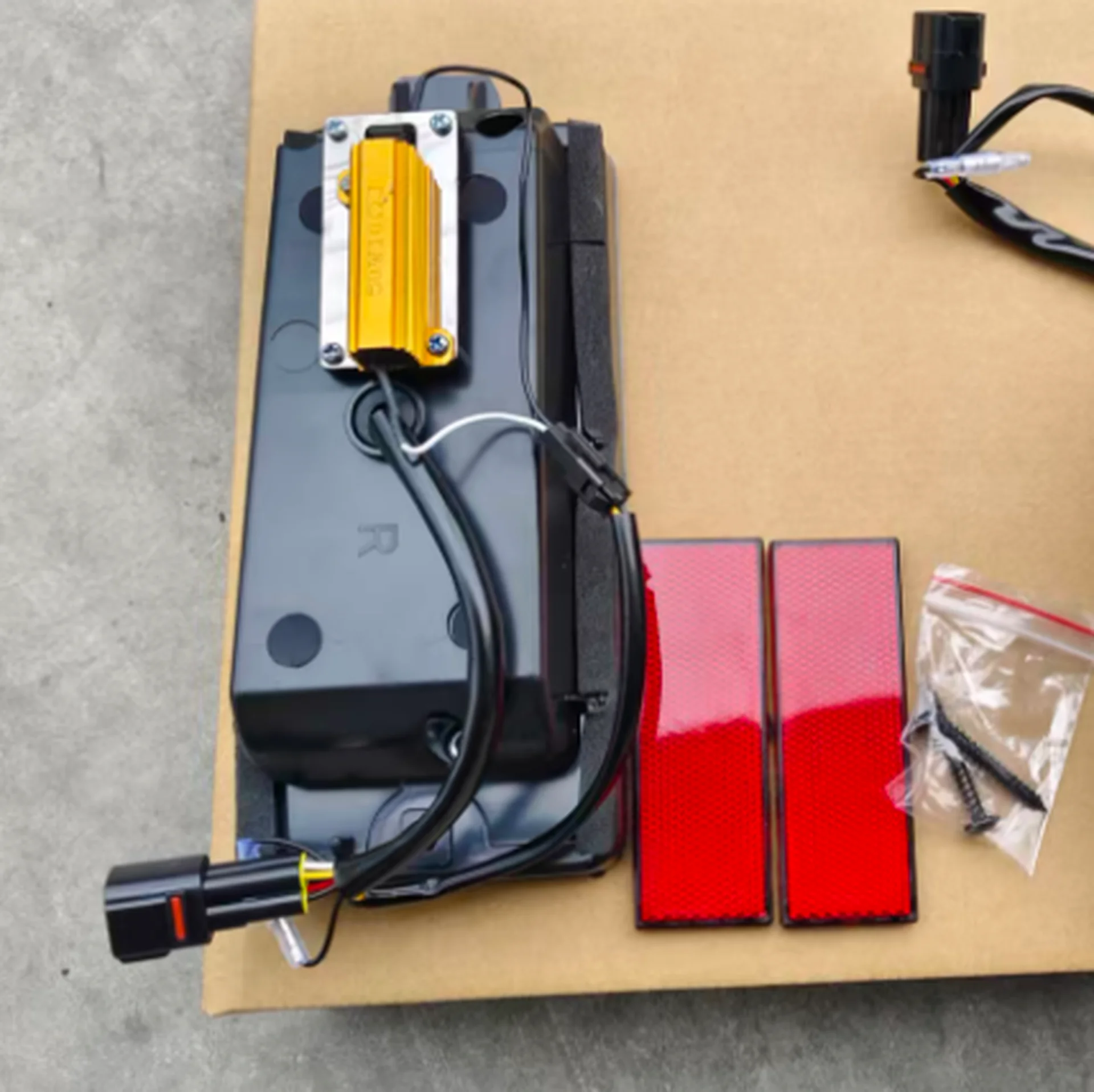 12V24V Black ABS Plastic Tail Light for Daihatsu Hijet