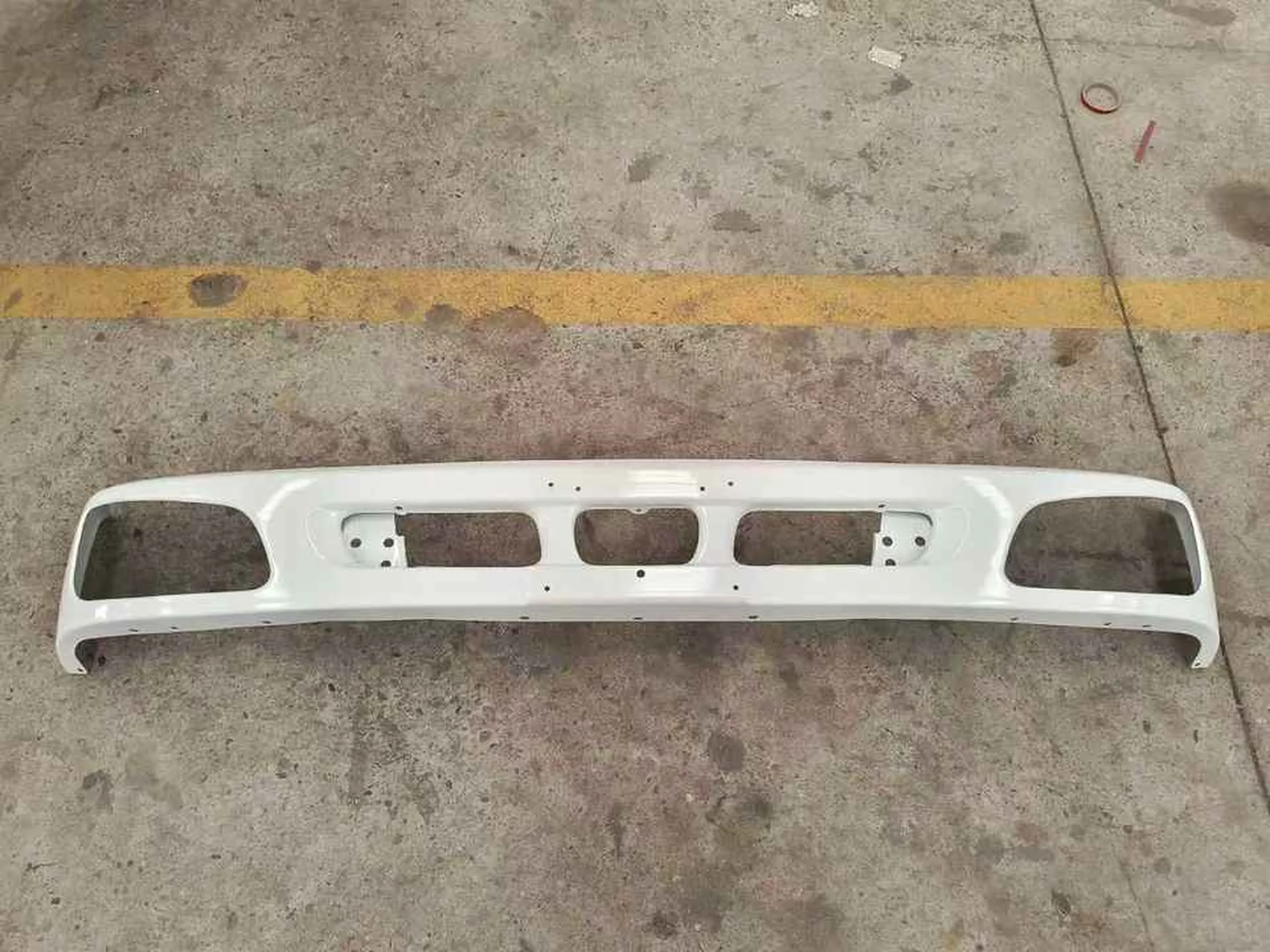 195CM Chrome / White Metal / Iron Bumper for Hino
