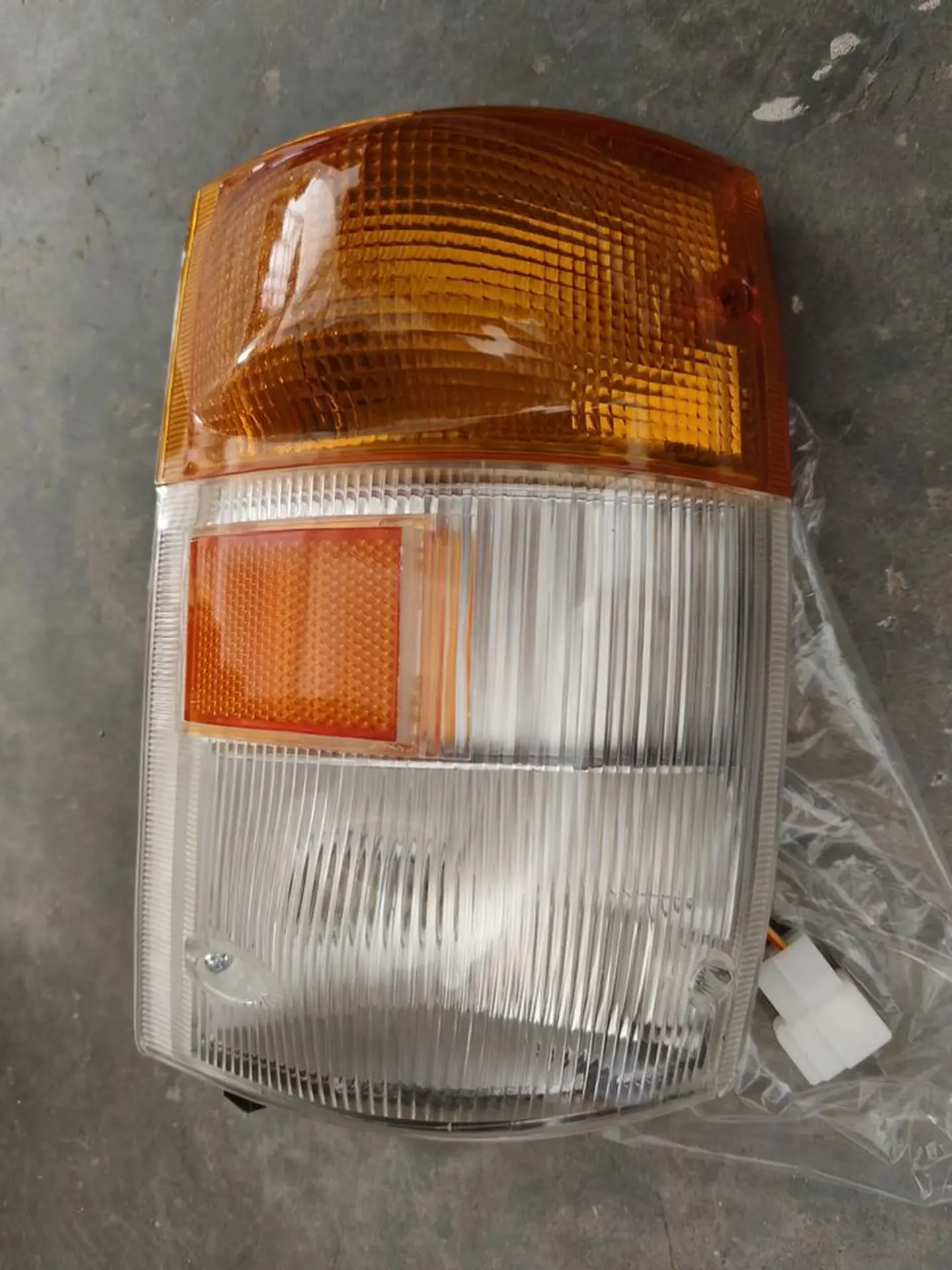 14*23CM Yellow Plastic Corner Lamp for Isuzu NPR 100P