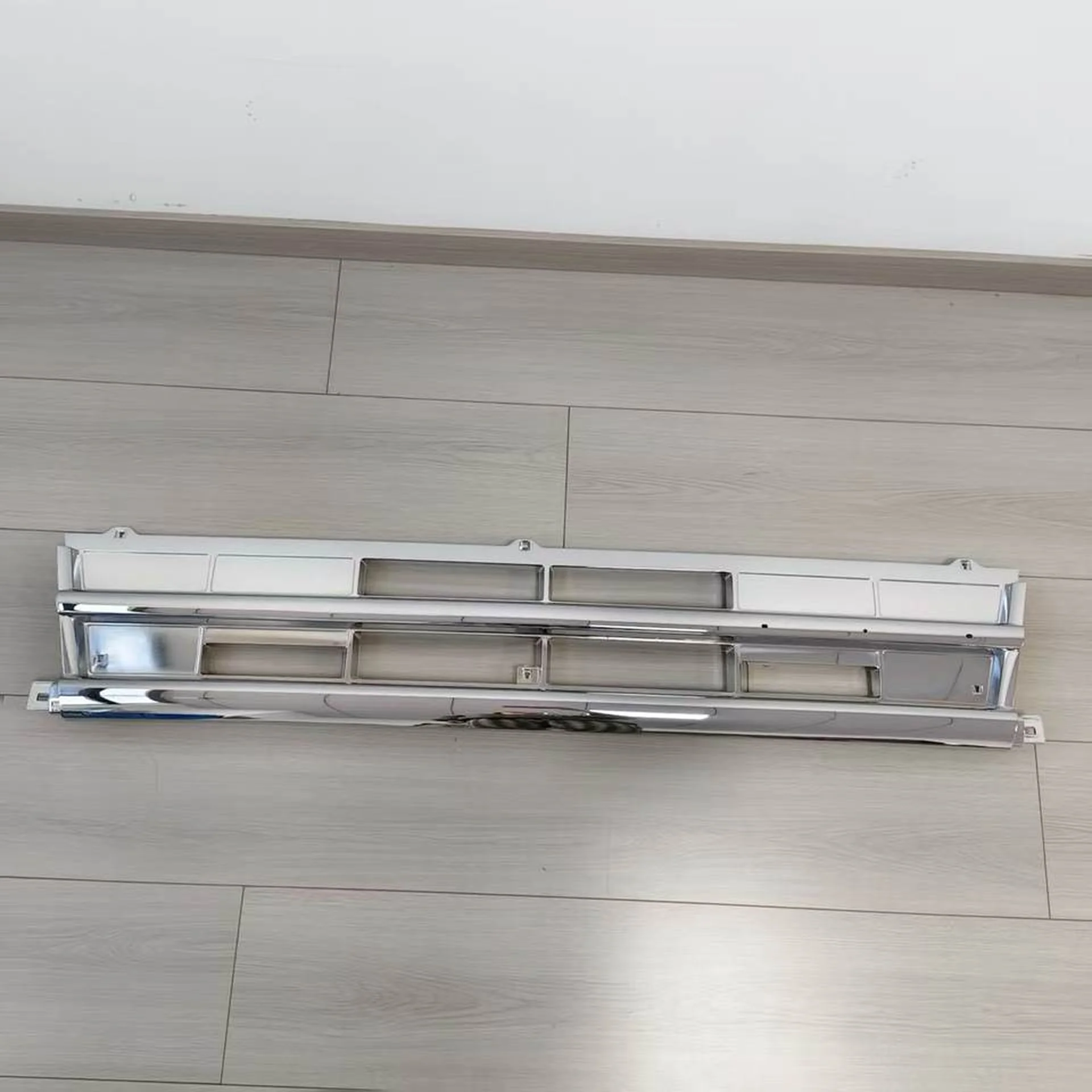 97/117CM Chrome Plastic Grille for Mitsubishi FN627 / FM617