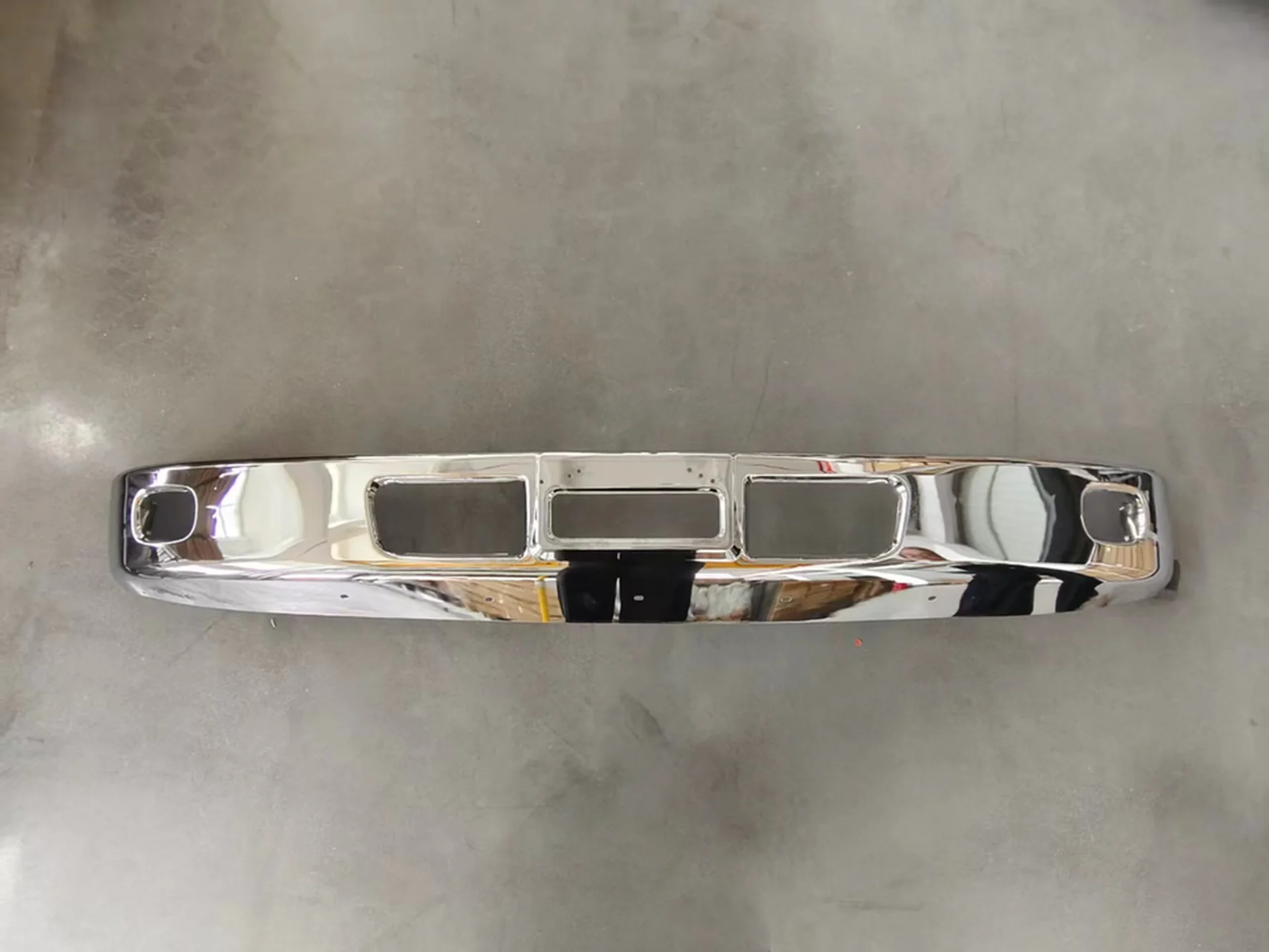 Chrome / Black Metal Bumper for Mitsubishi FN627 / FM617