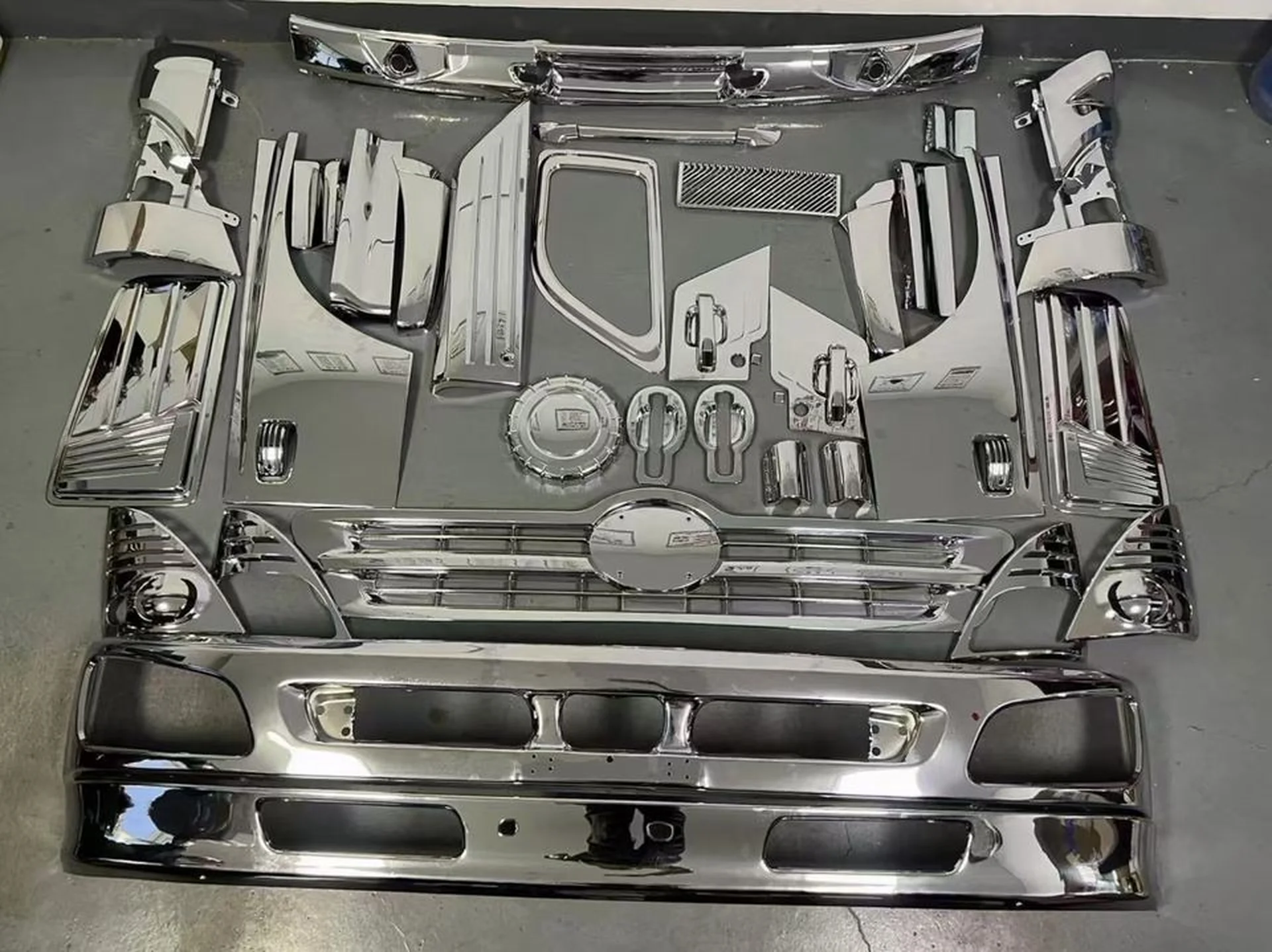 220CM Chrome Metal Bumper for Hino Mega 700